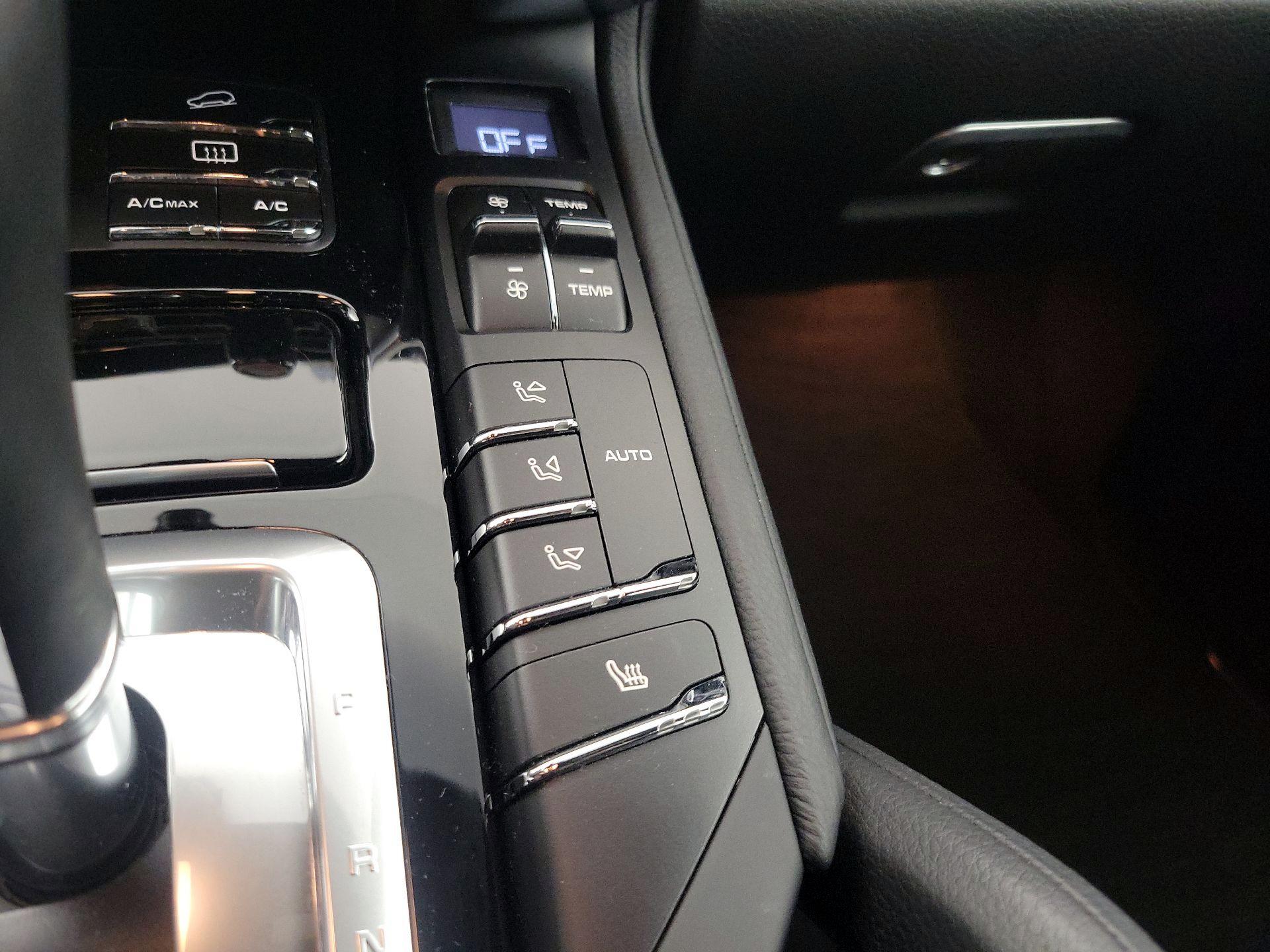 Thumbnail: 2016 Porsche Cayenne - 16