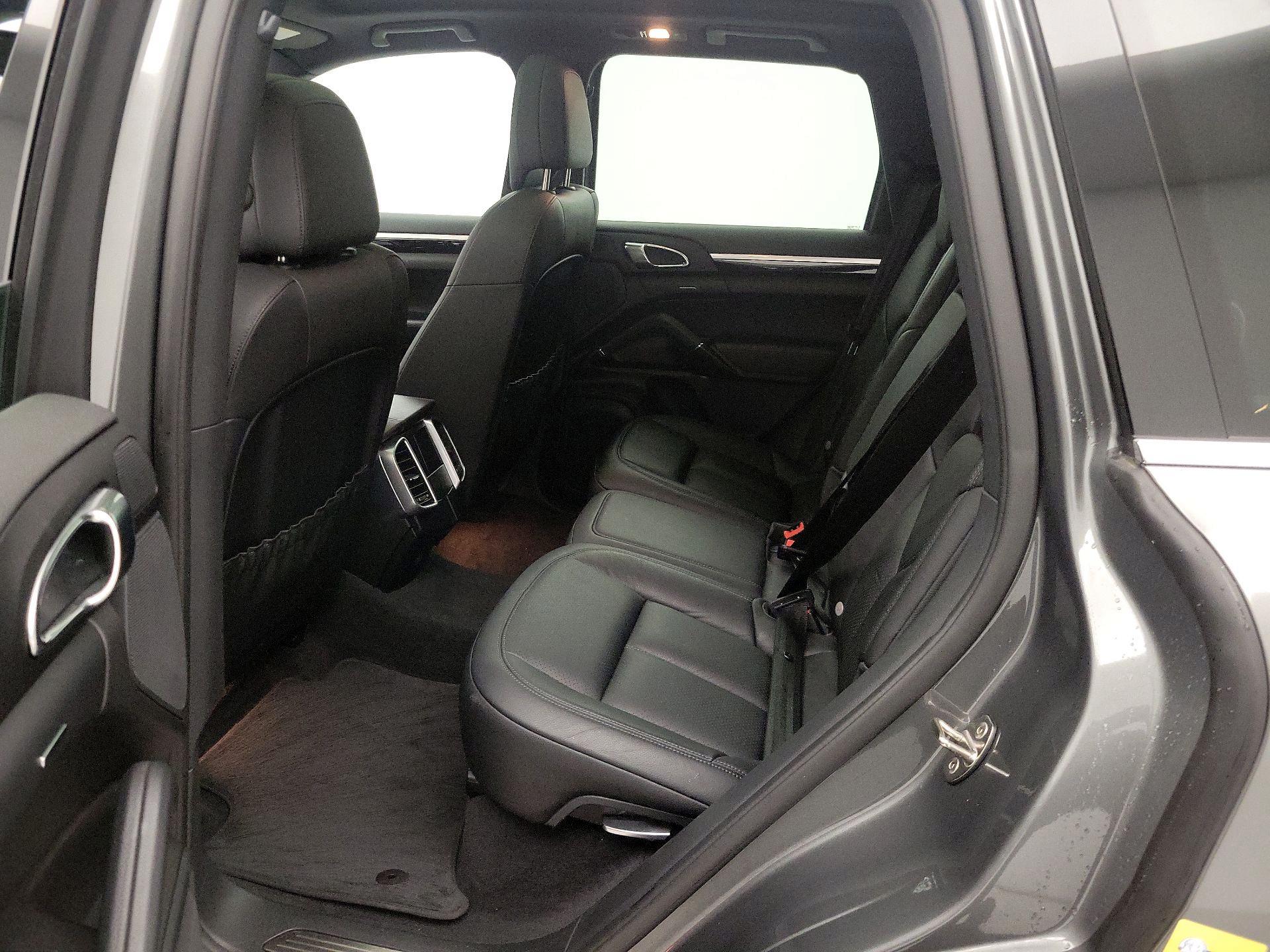 Thumbnail: 2016 Porsche Cayenne - 19