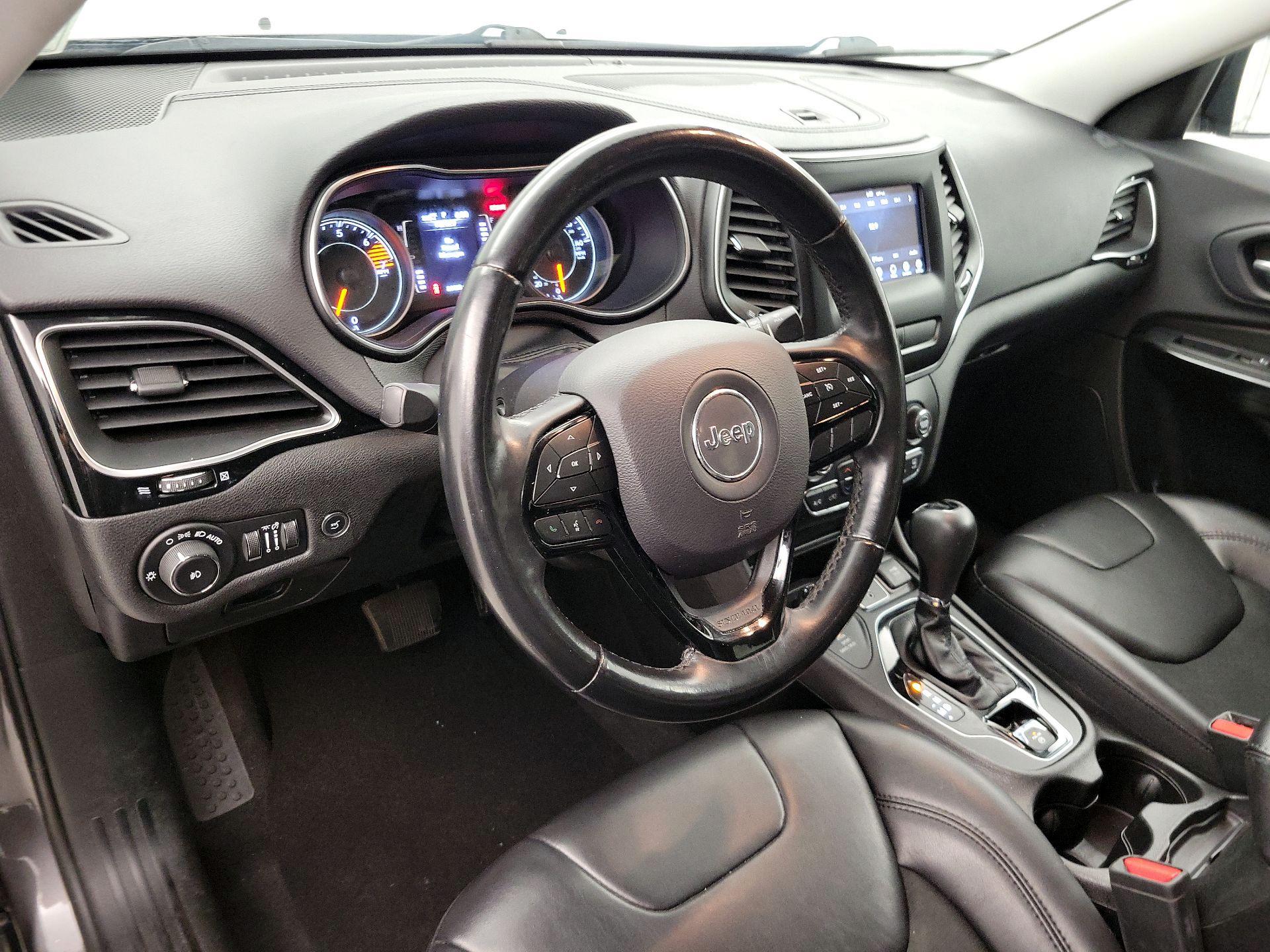 Thumbnail: 2019 Jeep Cherokee - 9