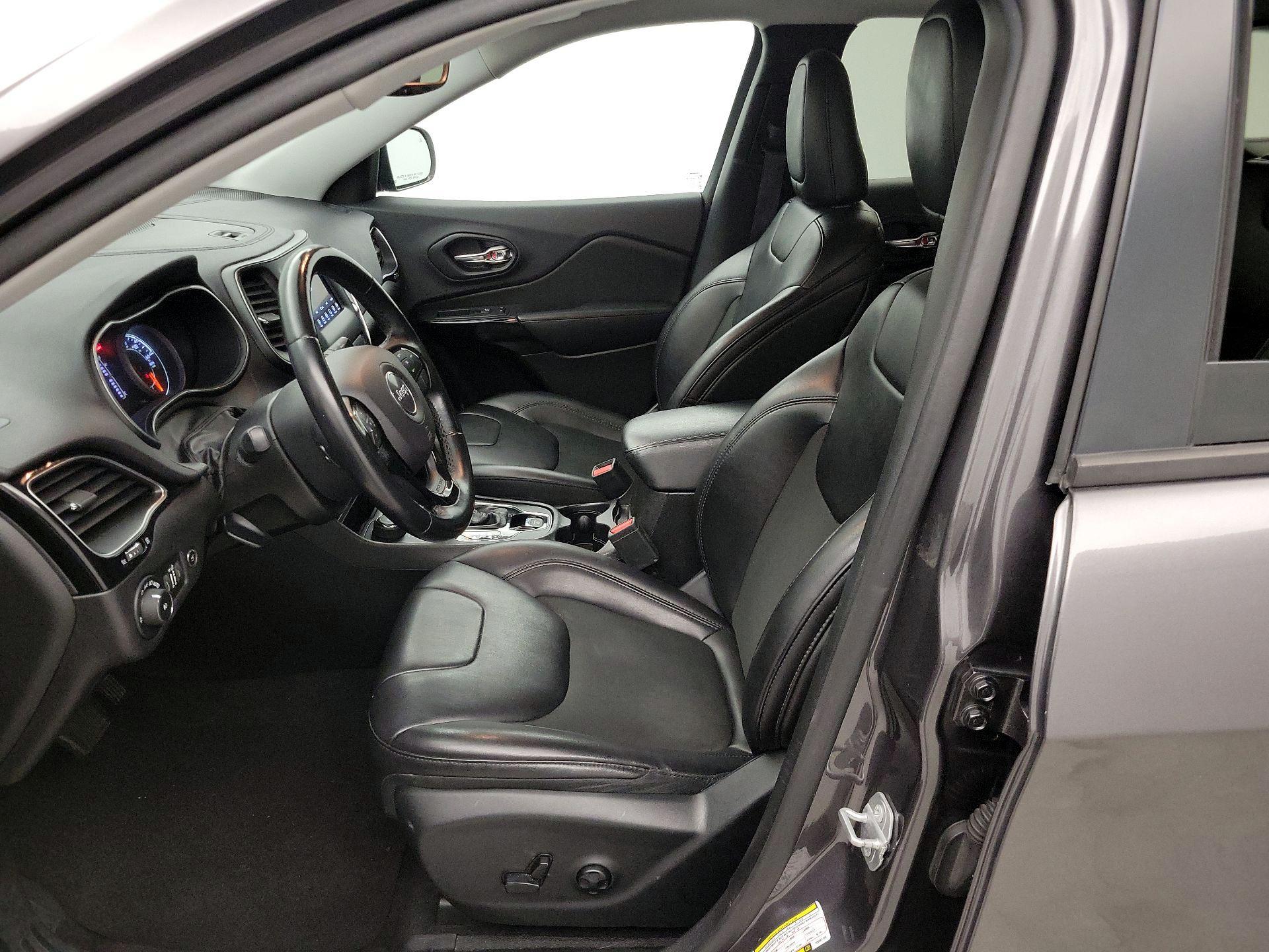 Thumbnail: 2019 Jeep Cherokee - 11
