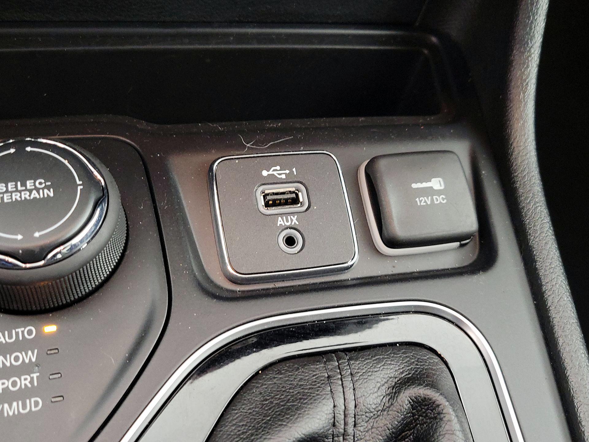 Thumbnail: 2019 Jeep Cherokee - 19