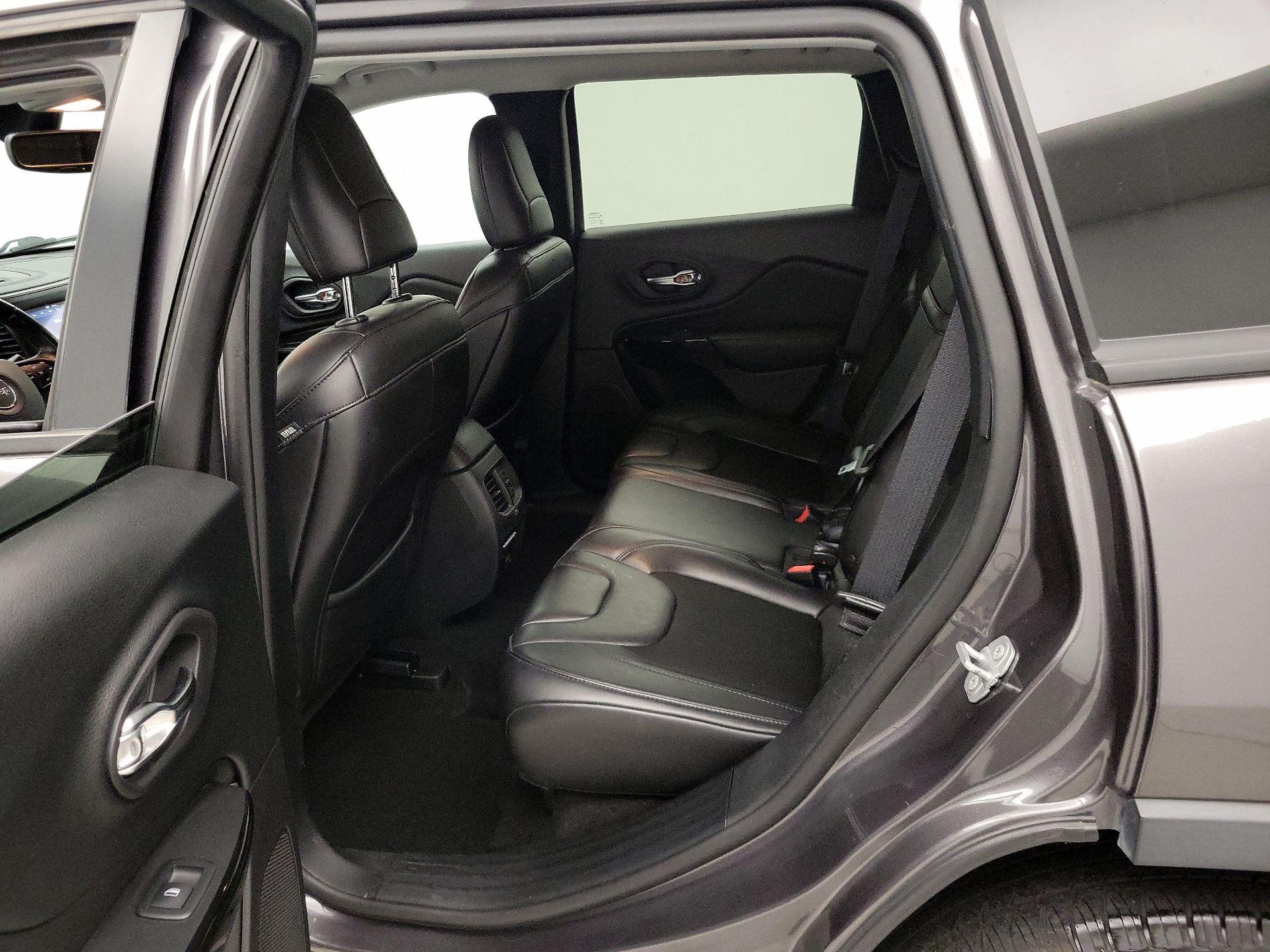 Thumbnail: 2019 Jeep Cherokee - 20