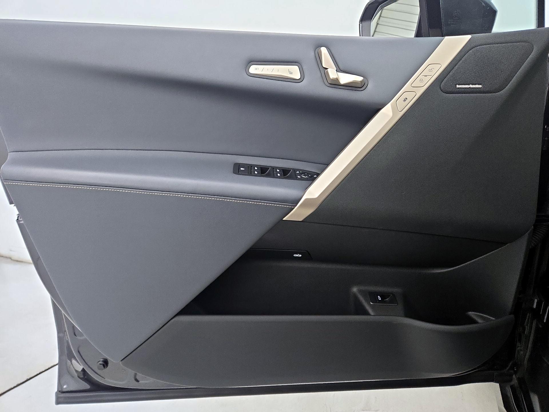 Thumbnail: 2022 BMW iX - 12
