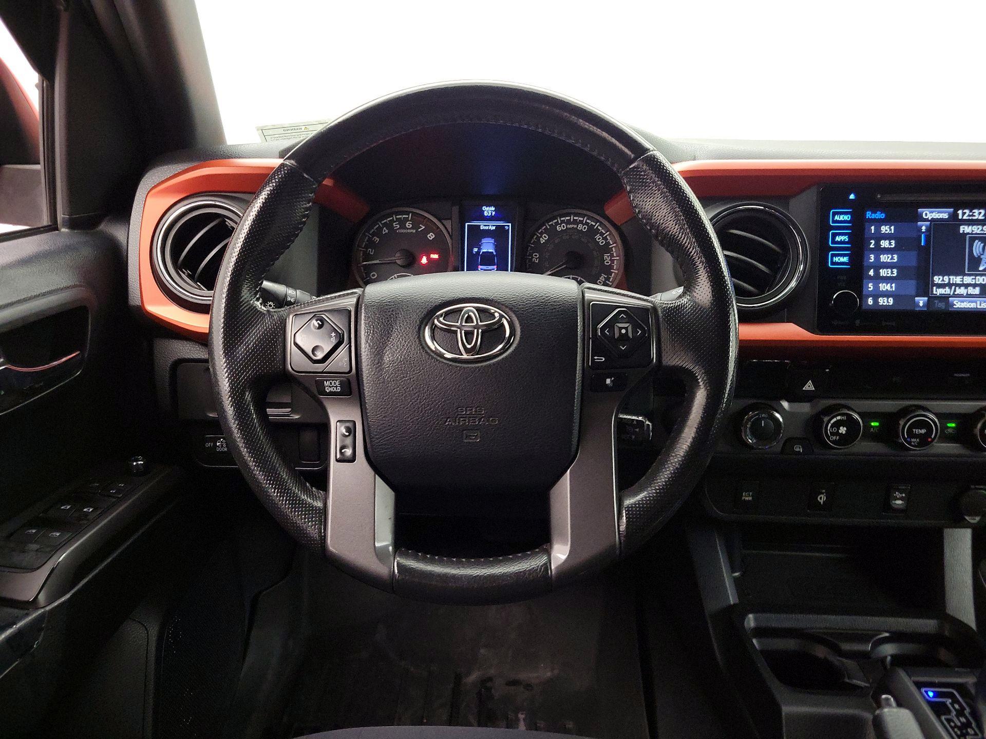 Thumbnail: 2016 Toyota Tacoma - 10