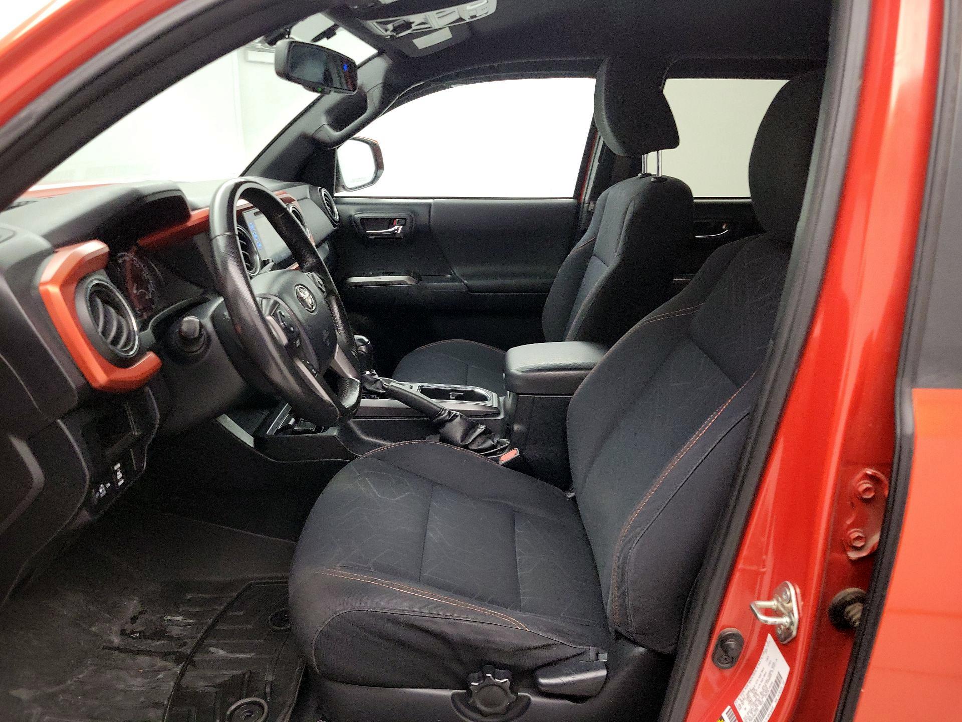 Thumbnail: 2016 Toyota Tacoma - 11