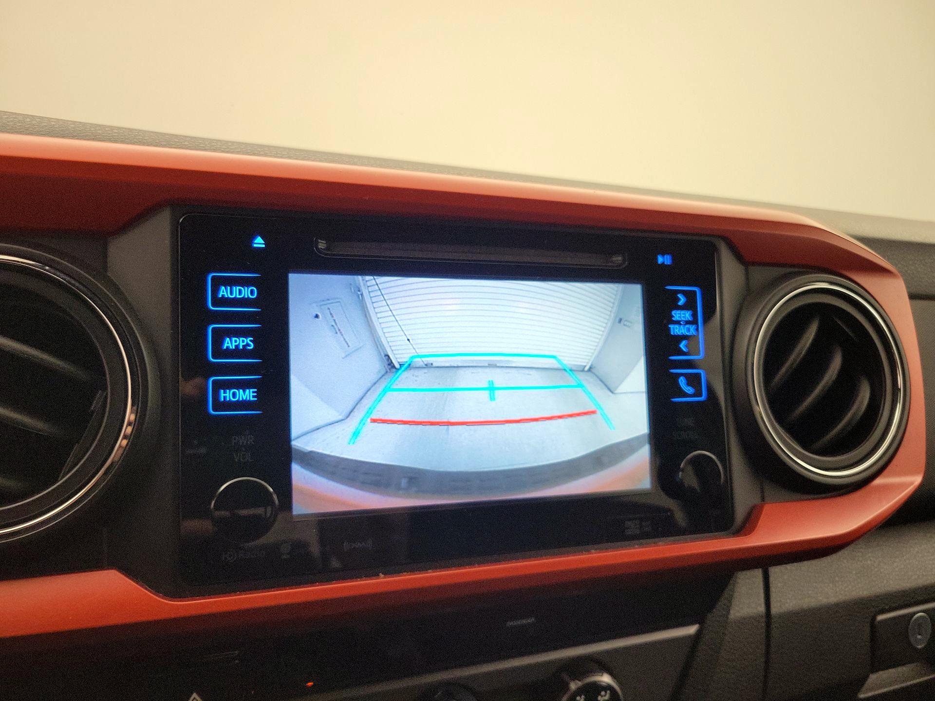 Thumbnail: 2016 Toyota Tacoma - 14