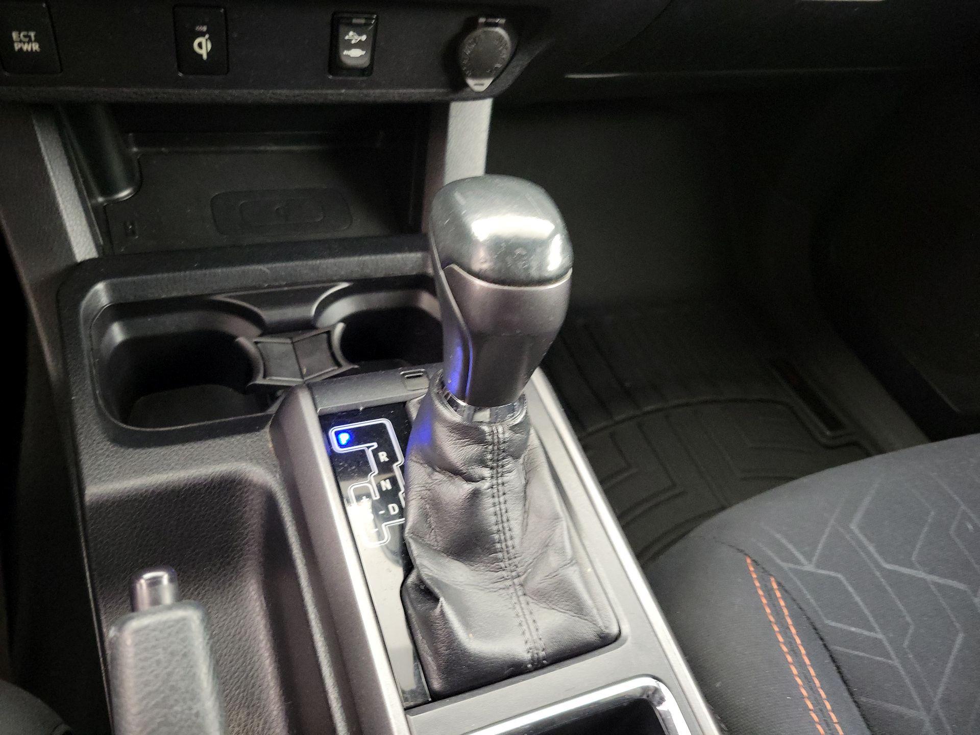 Thumbnail: 2016 Toyota Tacoma - 17