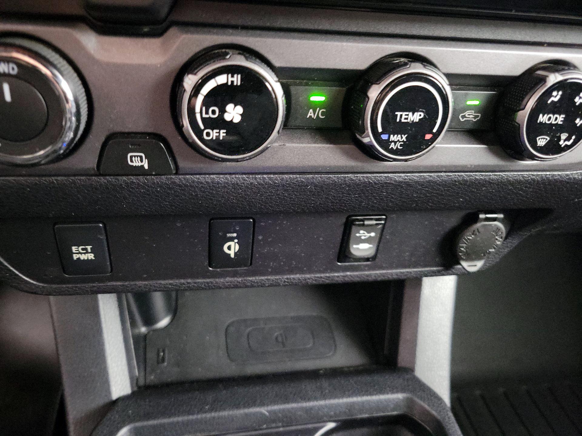 Thumbnail: 2016 Toyota Tacoma - 18