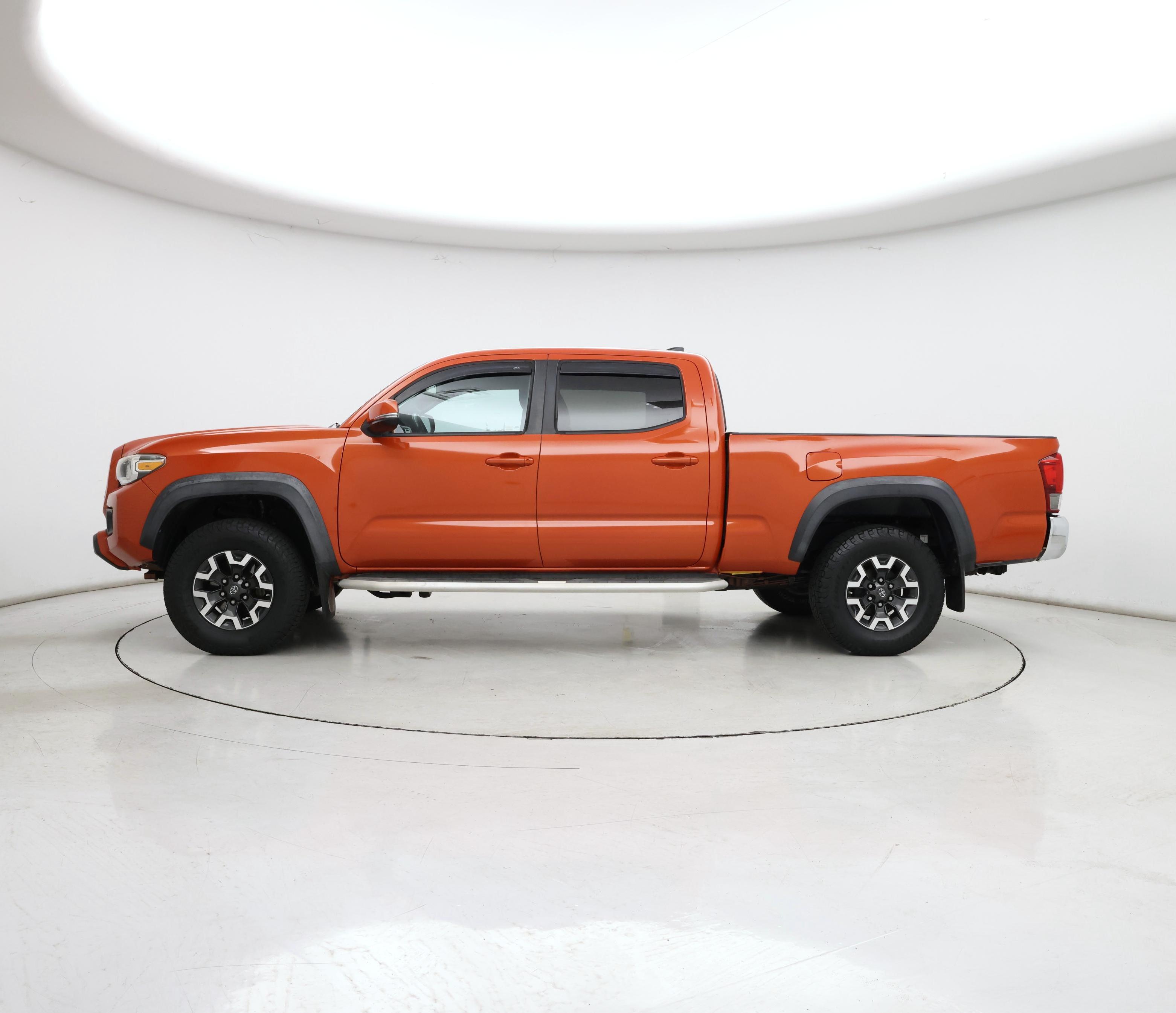 Thumbnail: 2016 Toyota Tacoma - 3