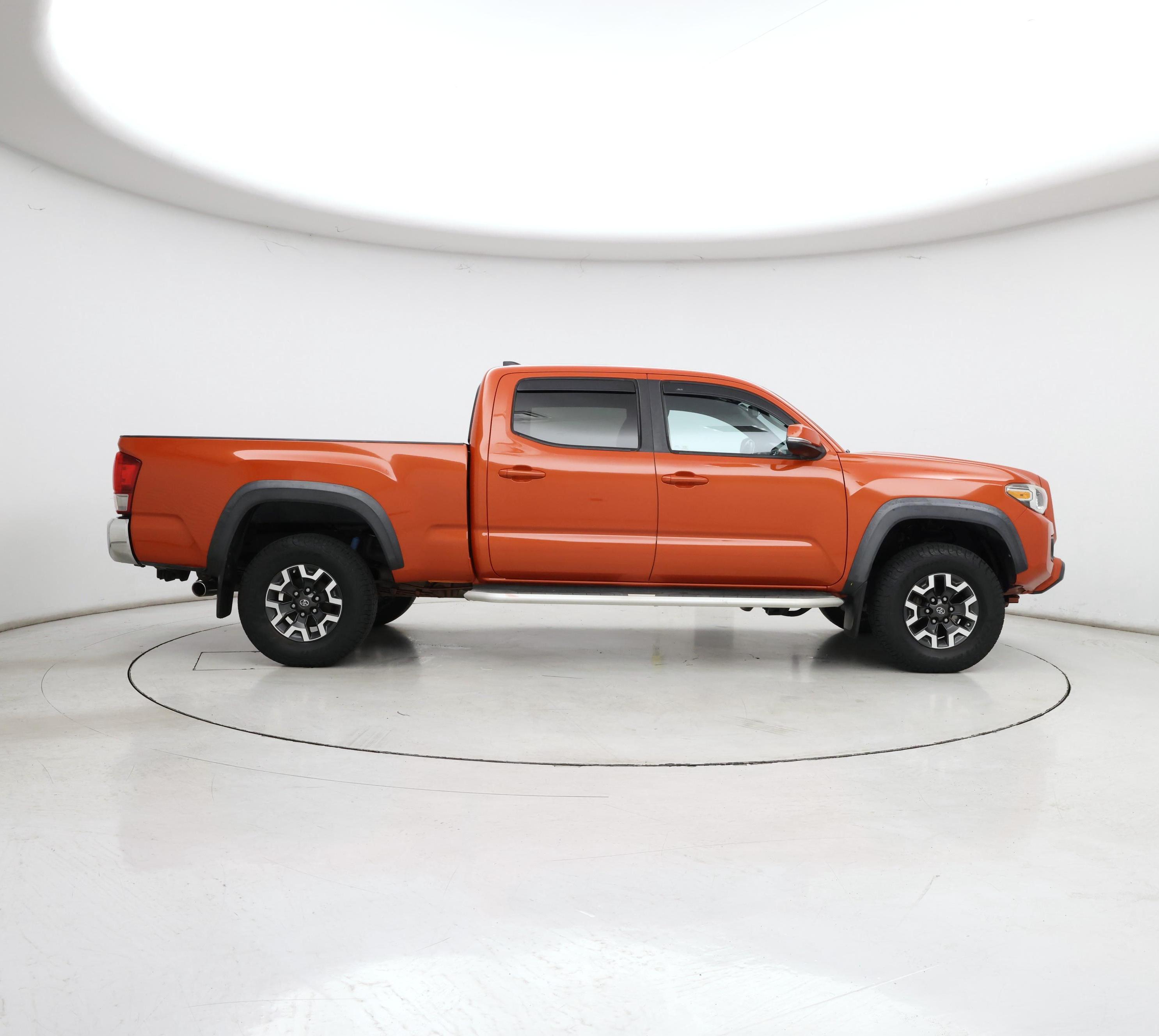 Thumbnail: 2016 Toyota Tacoma - 7