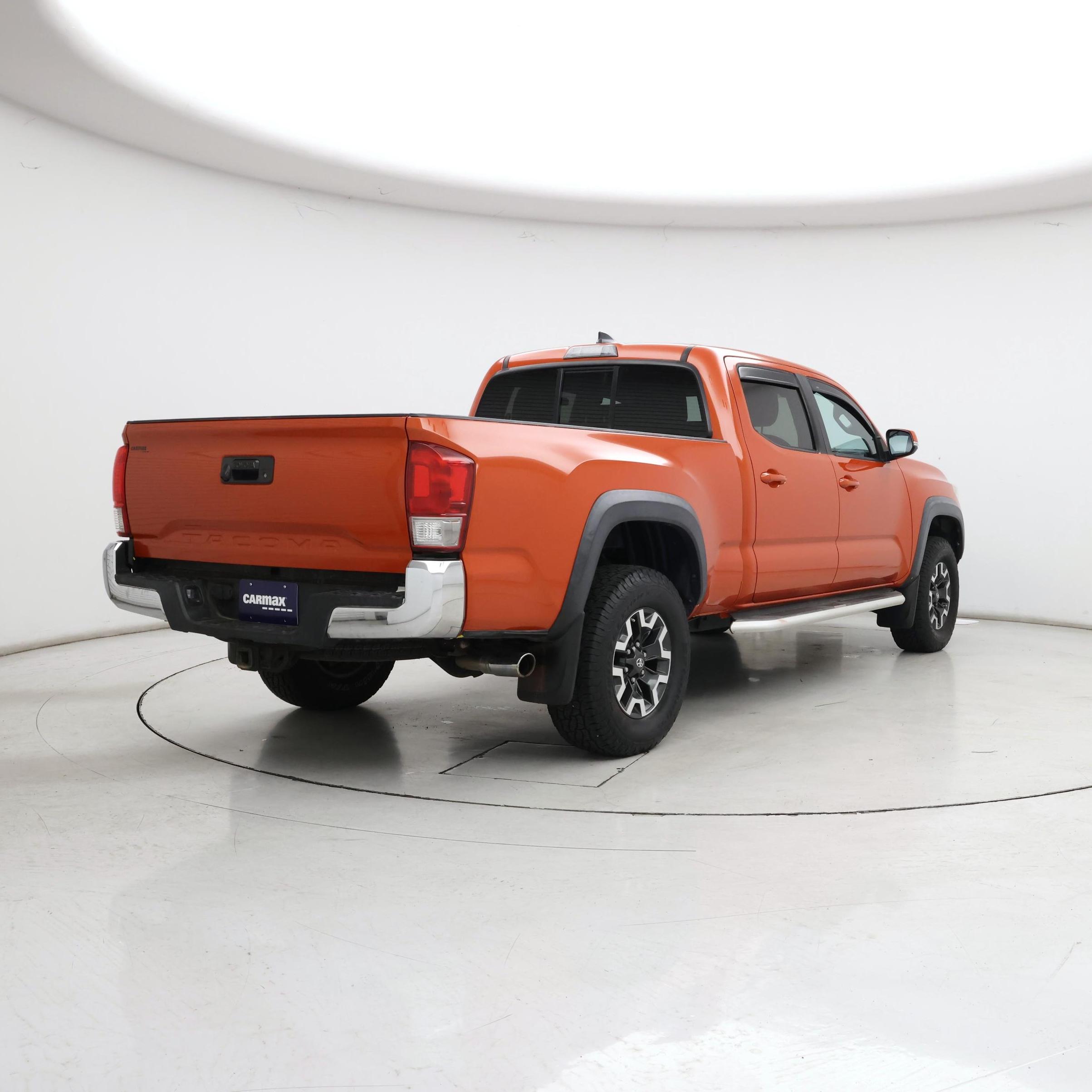 Thumbnail: 2016 Toyota Tacoma - 8