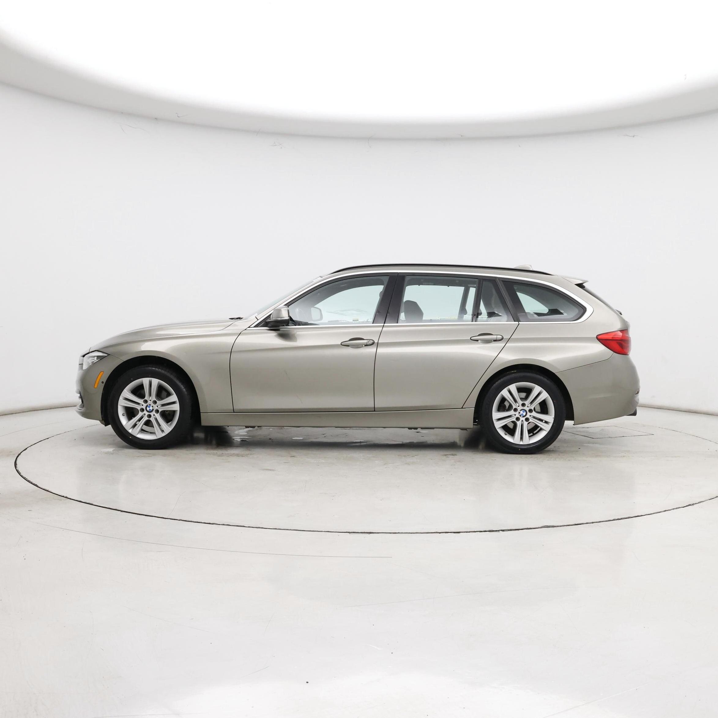 Thumbnail: 2017 BMW 3 Series - 3