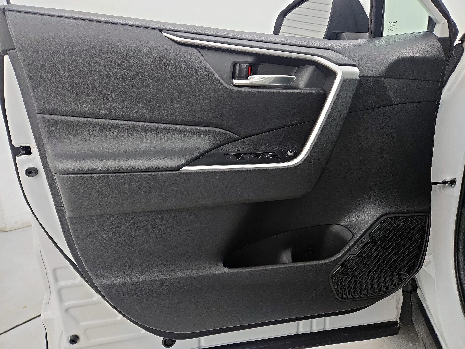 Thumbnail: 2021 Toyota RAV4 - 12