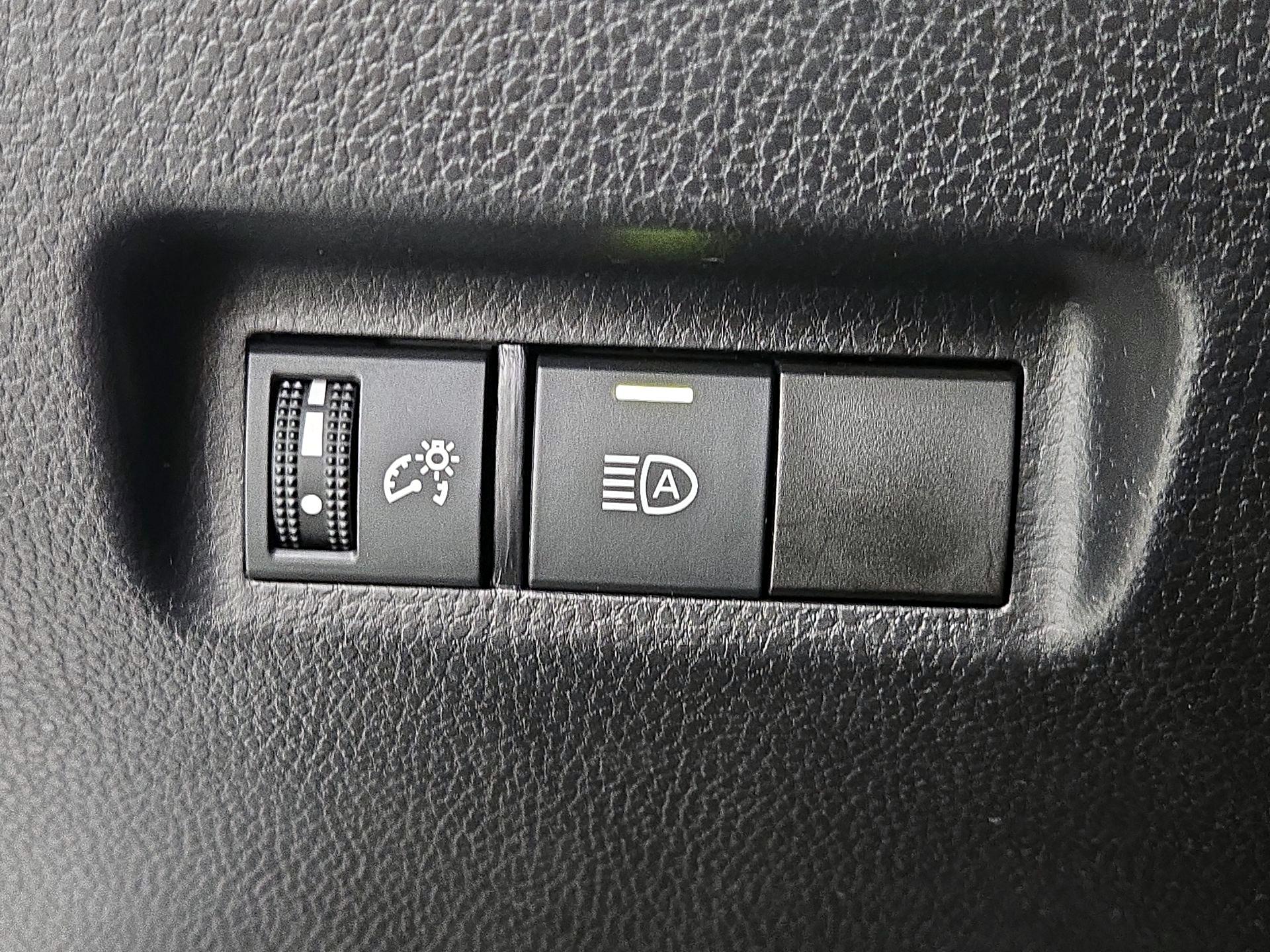 Thumbnail: 2021 Toyota RAV4 - 13