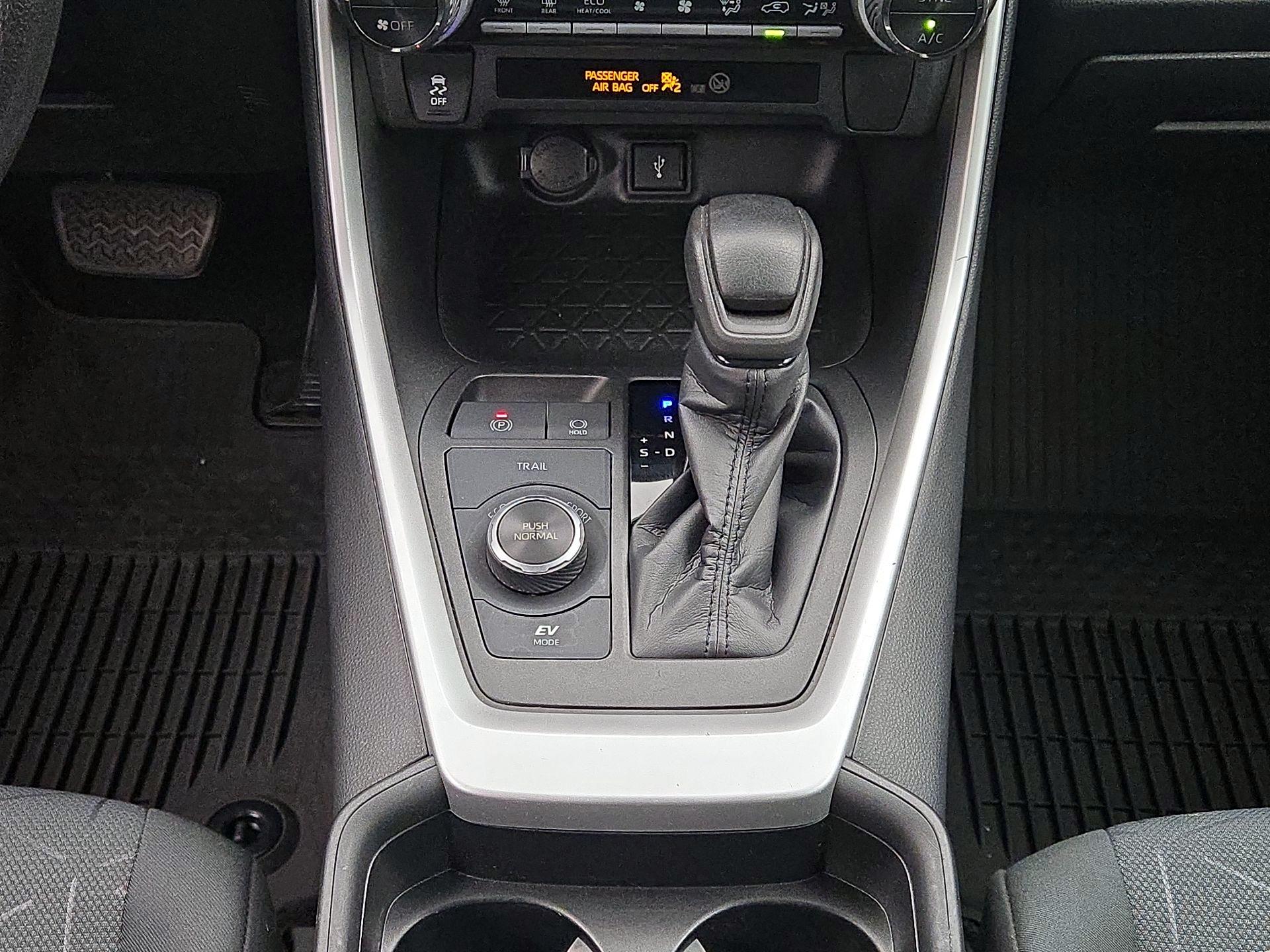 Thumbnail: 2021 Toyota RAV4 - 17