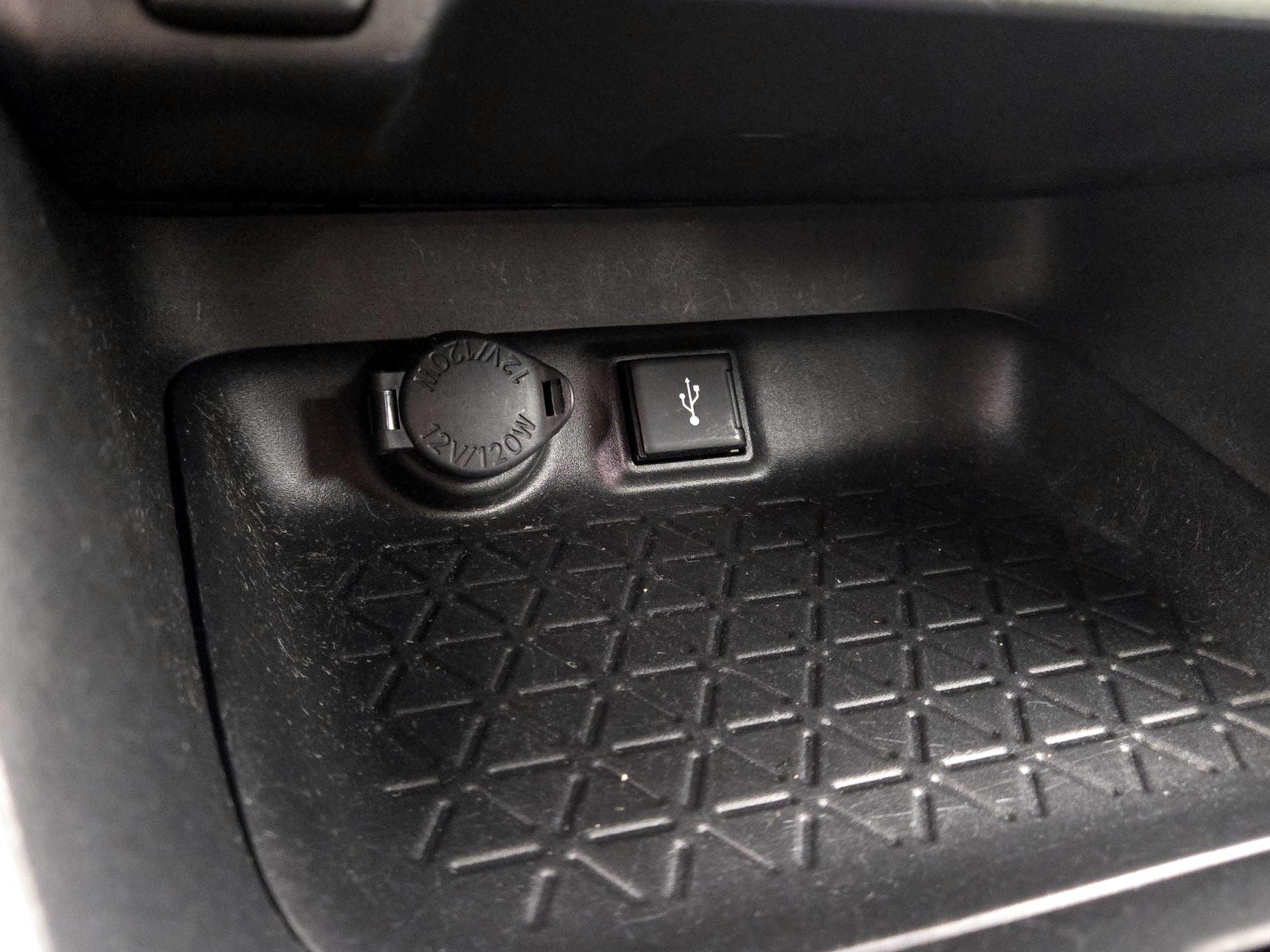 Thumbnail: 2021 Toyota RAV4 - 18