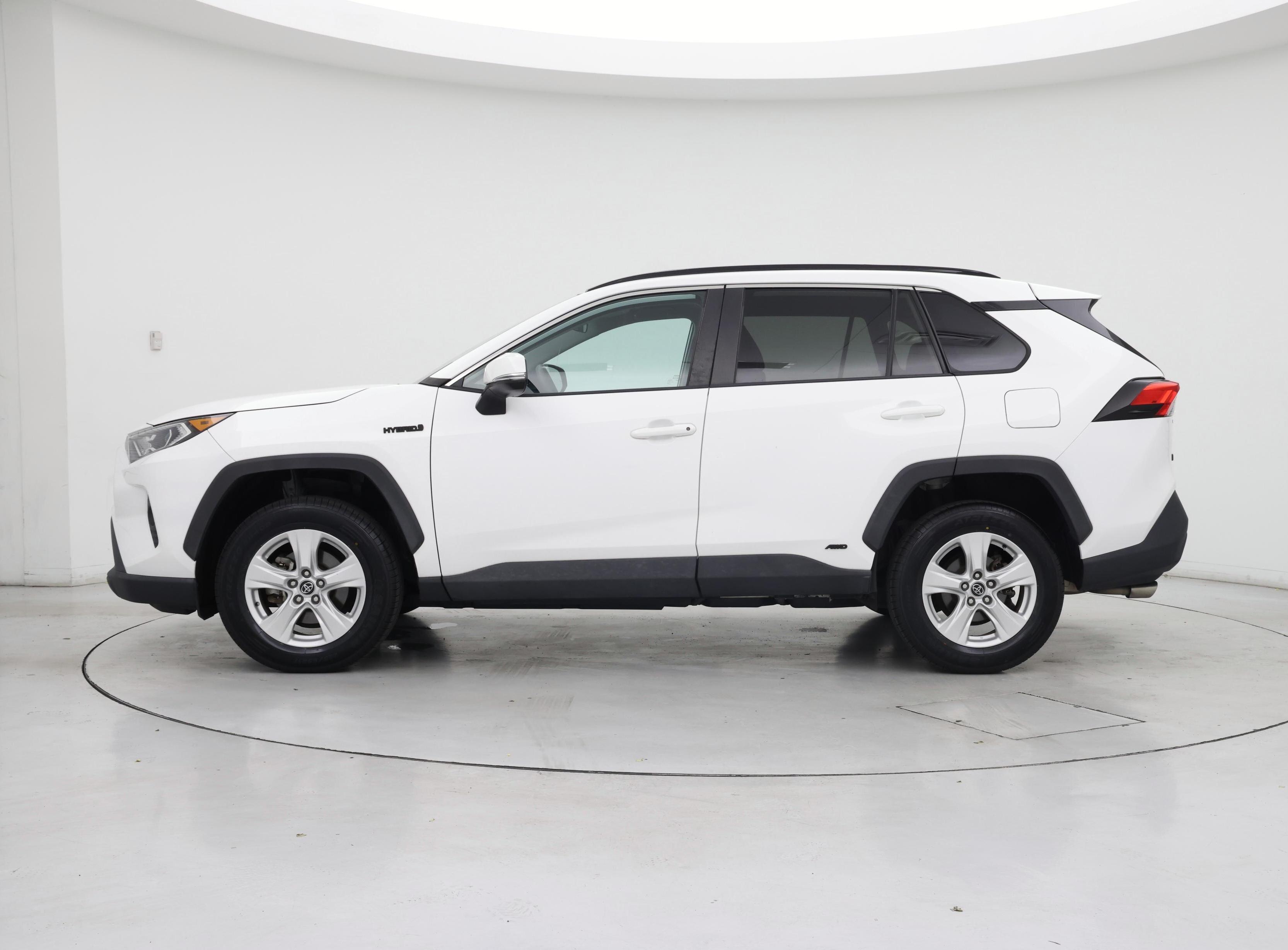 Thumbnail: 2021 Toyota RAV4 - 3