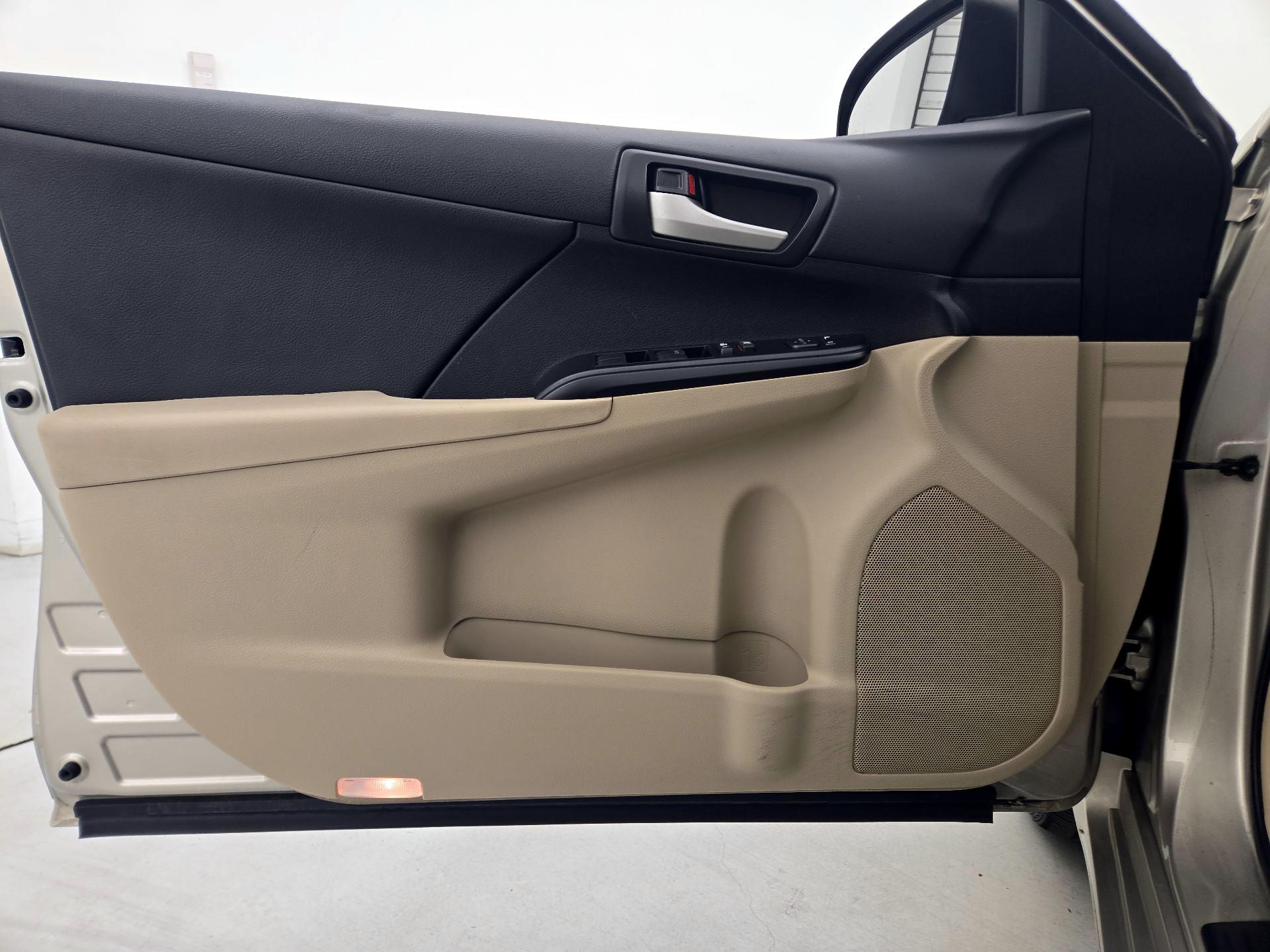 Thumbnail: 2014 Toyota Camry - 12