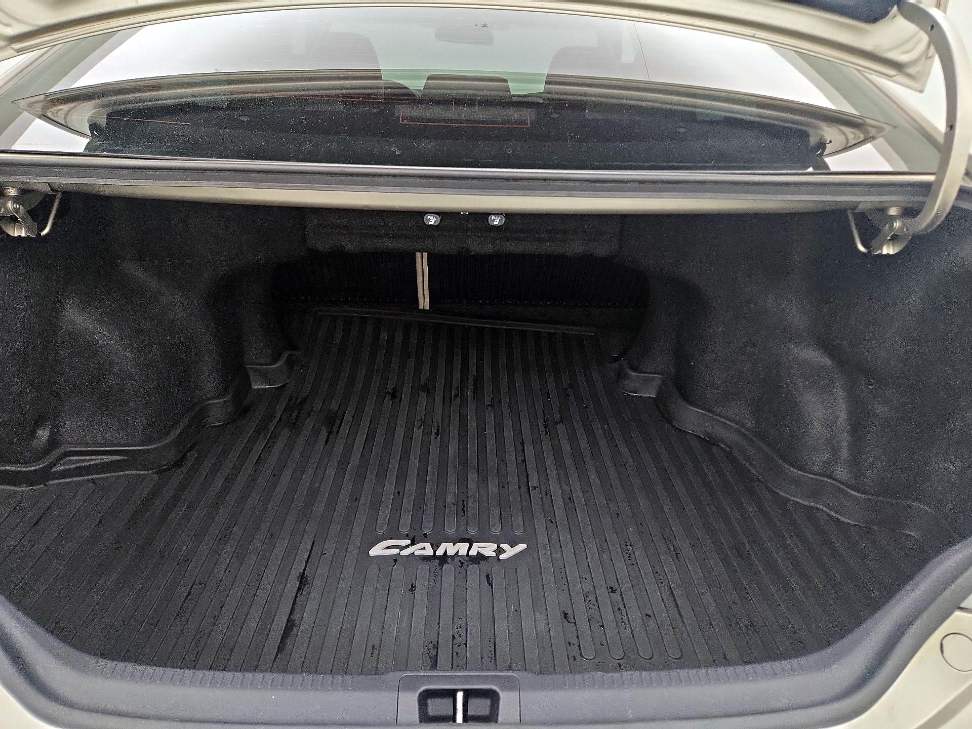 Thumbnail: 2014 Toyota Camry - 20