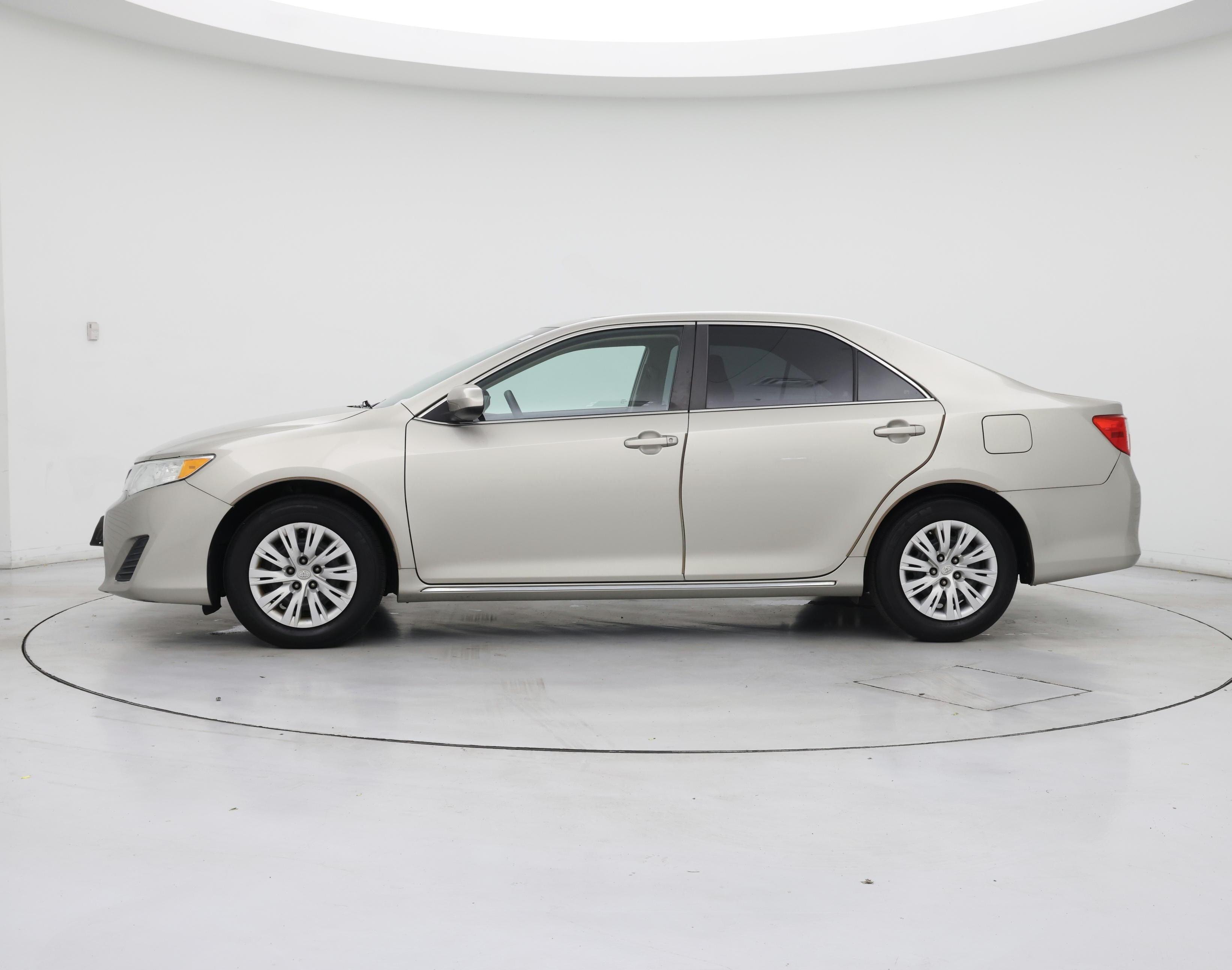Thumbnail: 2014 Toyota Camry - 3