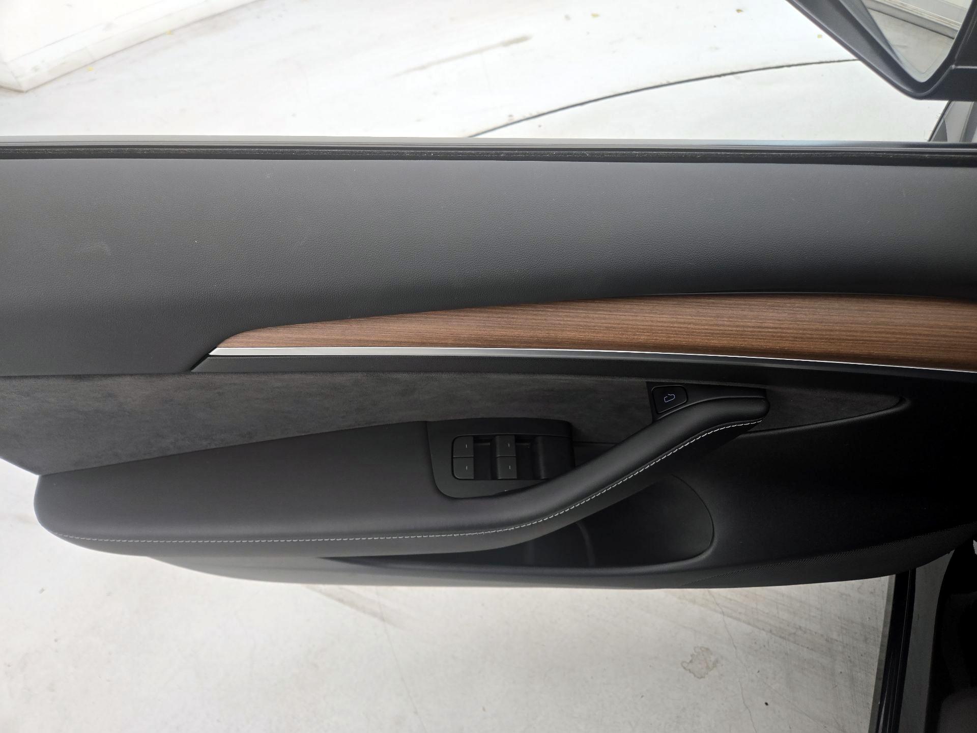 Thumbnail: 2023 Tesla Model 3 - 12