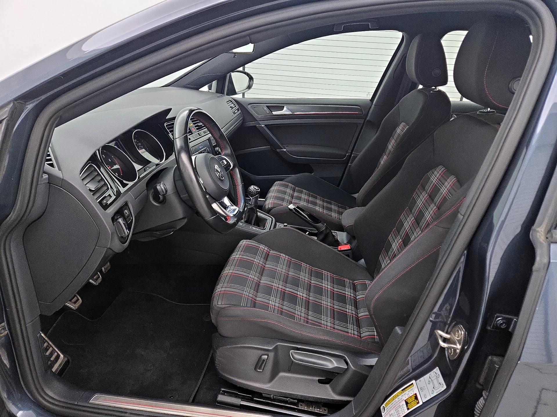 Thumbnail: 2018 Volkswagen Golf - 11