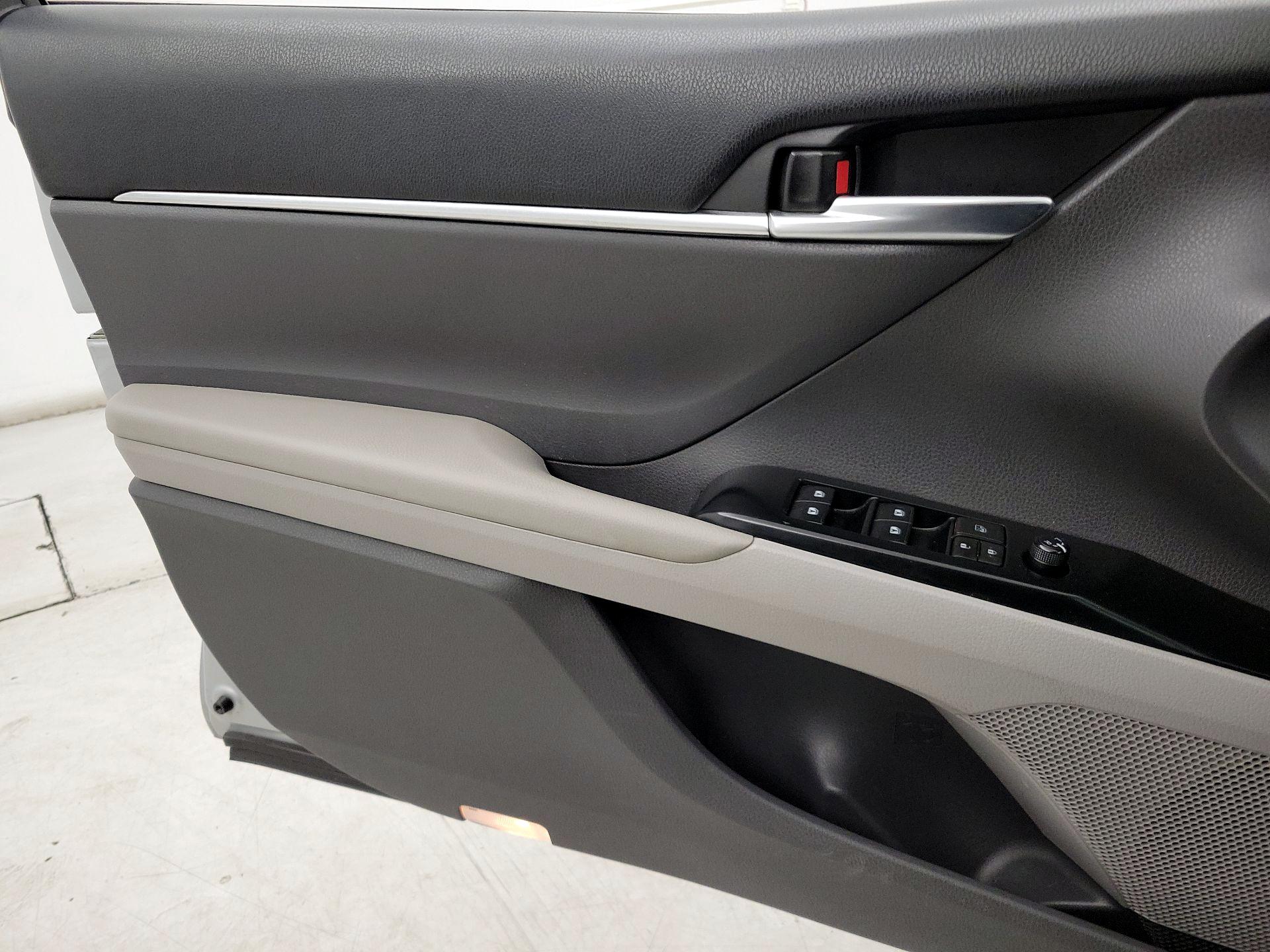 Thumbnail: 2018 Toyota Camry - 12