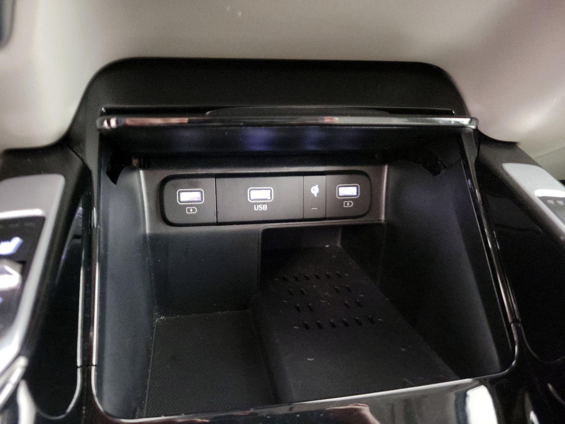 Thumbnail: 2023 Kia Sorento - 19