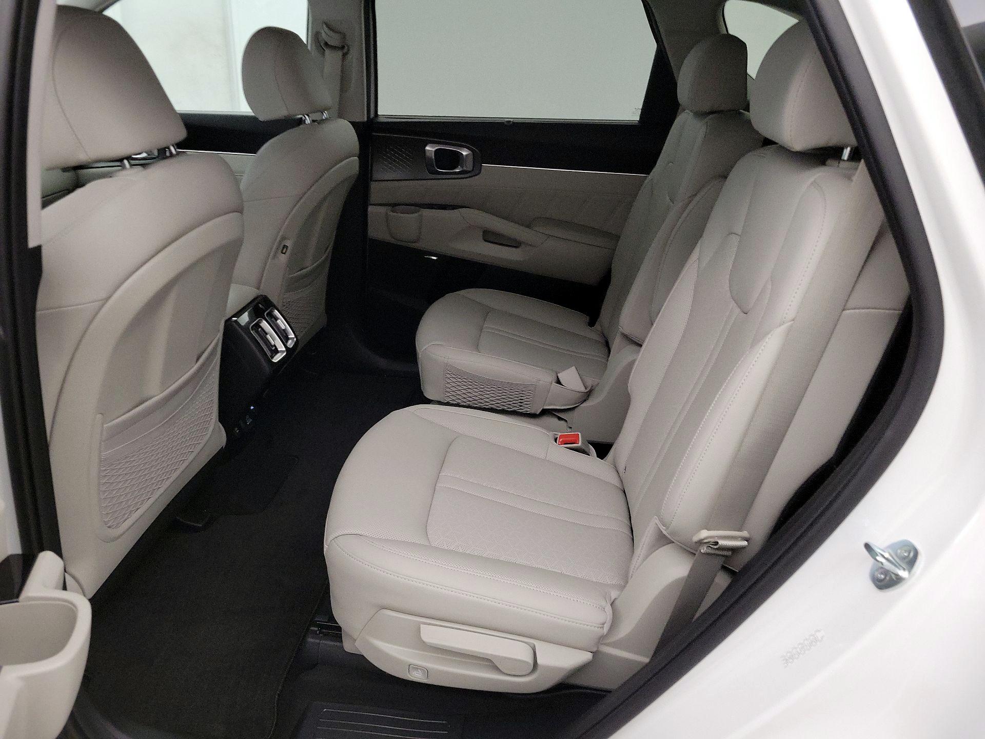 Thumbnail: 2023 Kia Sorento - 20