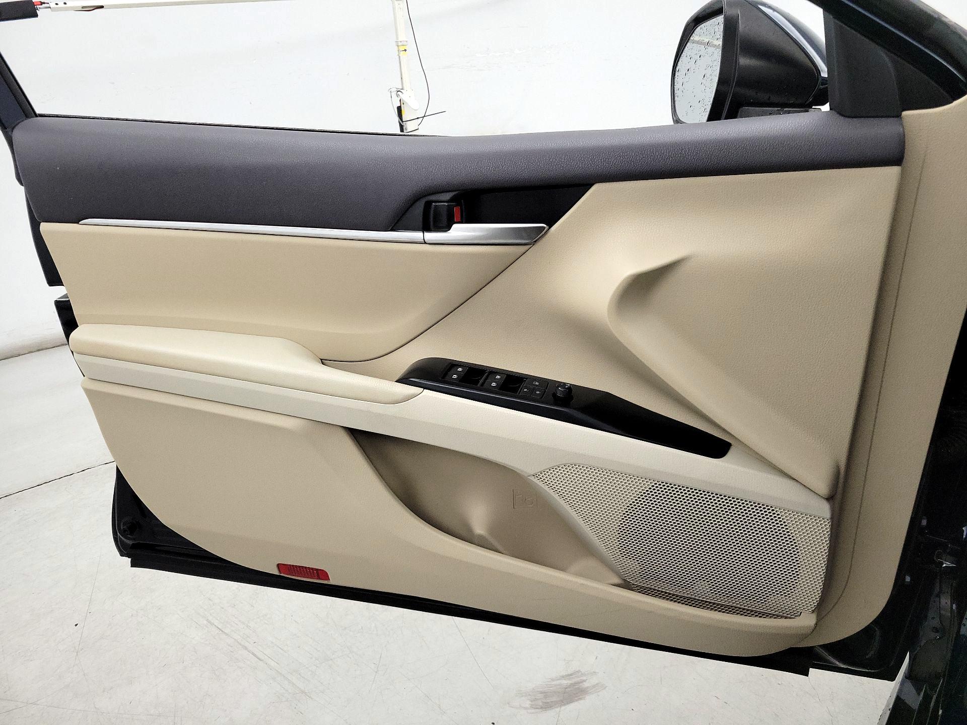 Thumbnail: 2020 Toyota Camry - 12