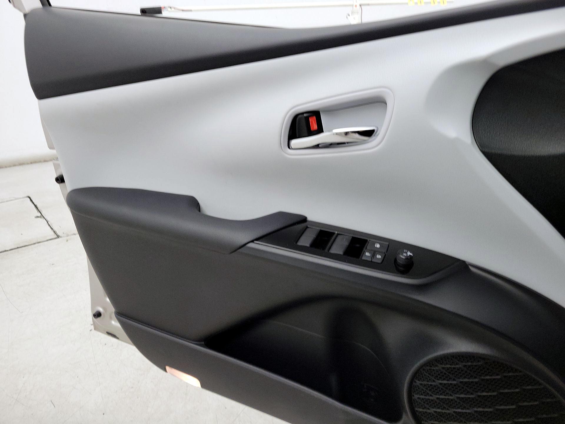 Thumbnail: 2021 Toyota Prius Prime - 12