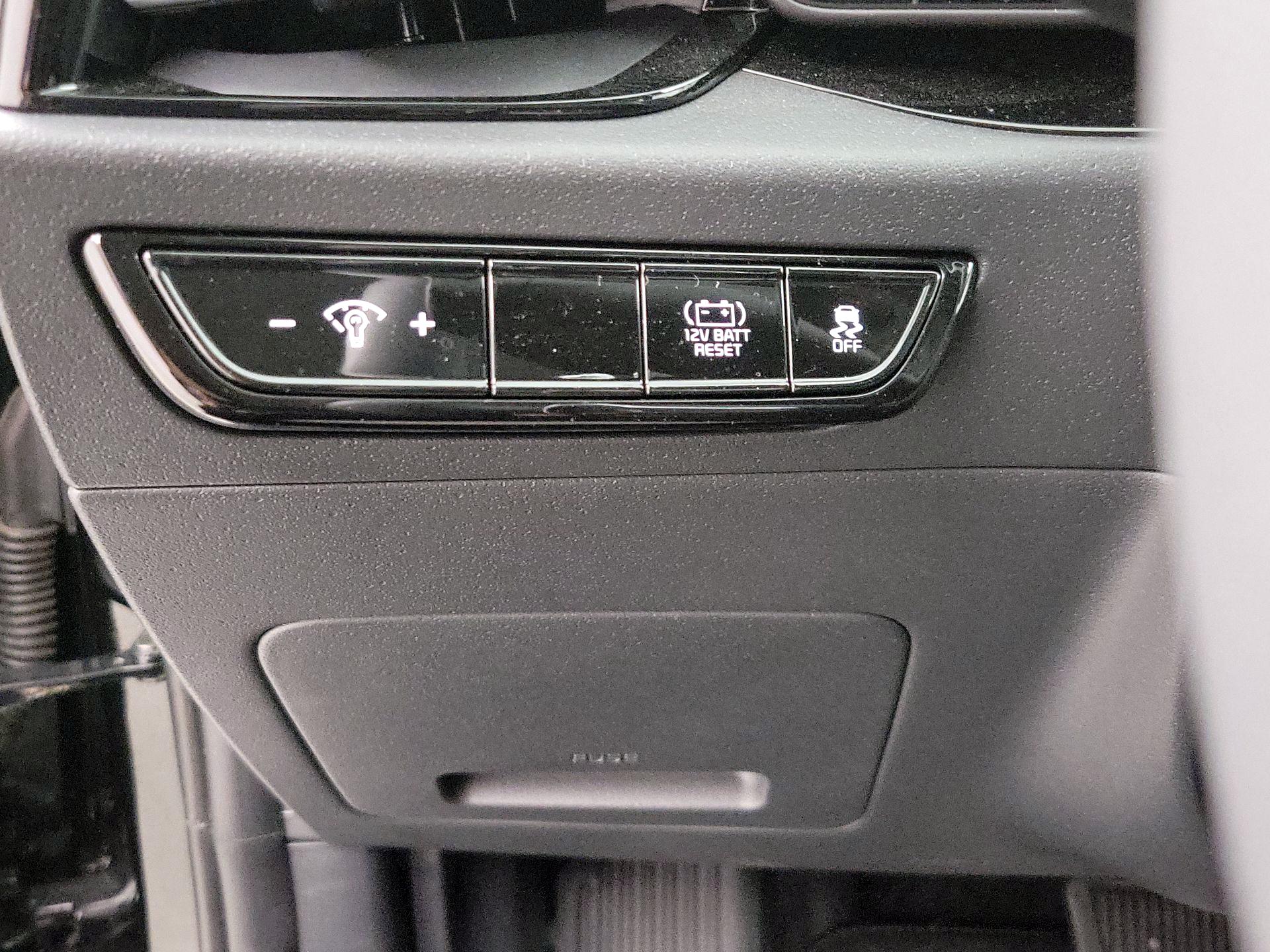 Thumbnail: 2025 Kia Niro - 13