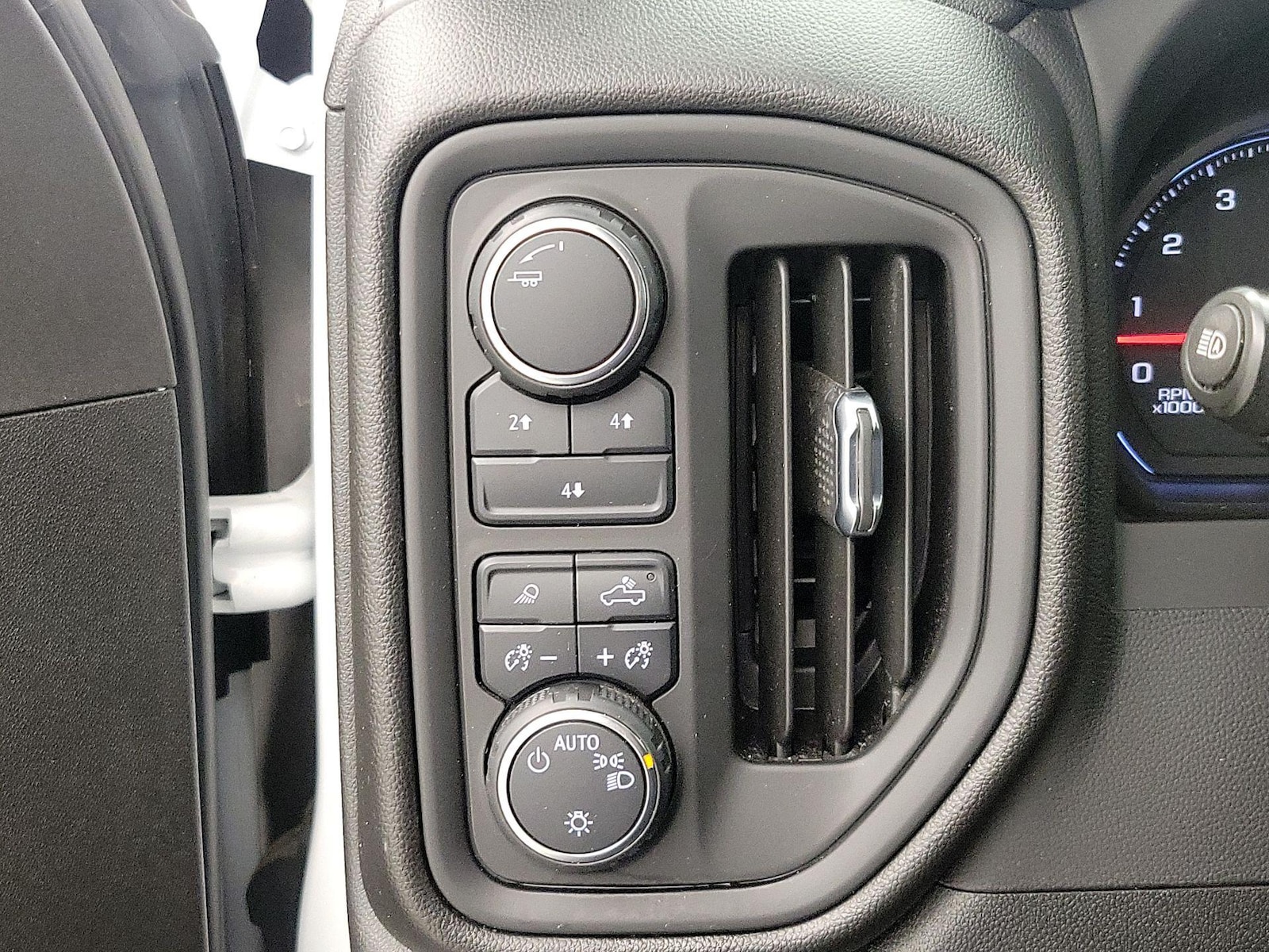 2024 Chevrolet Silverado 2500HD Custom - Photo 14
