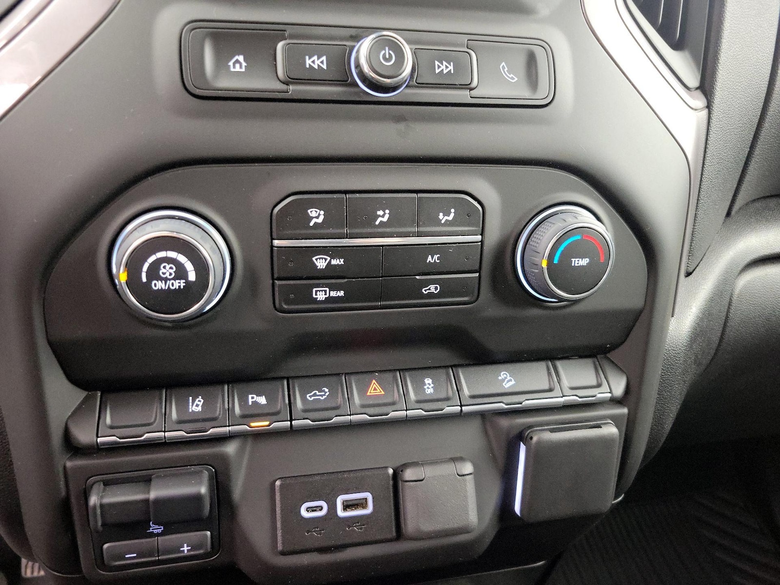 2024 Chevrolet Silverado 2500HD Custom - Photo 17