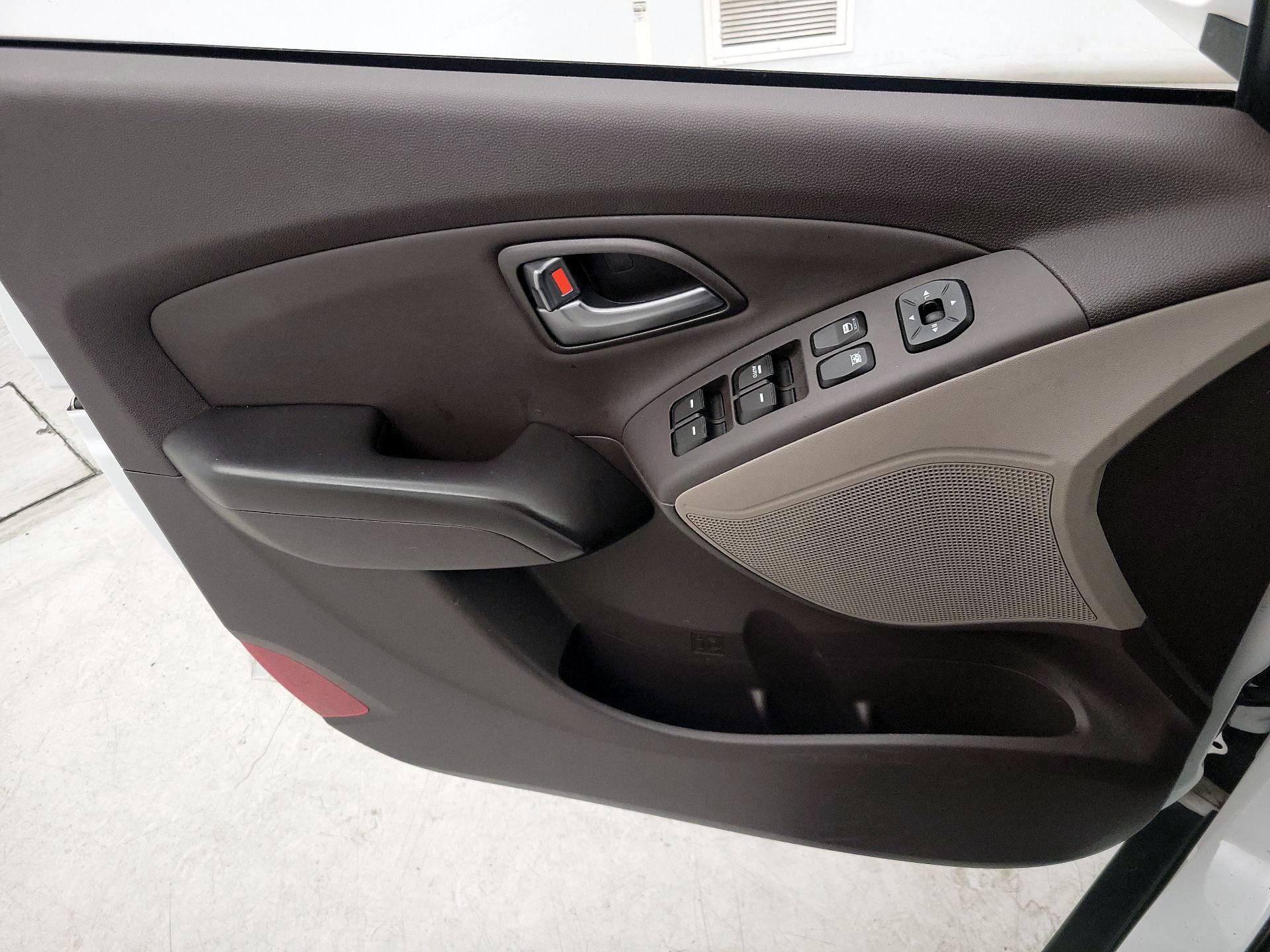 Thumbnail: 2015 Hyundai Tucson - 12