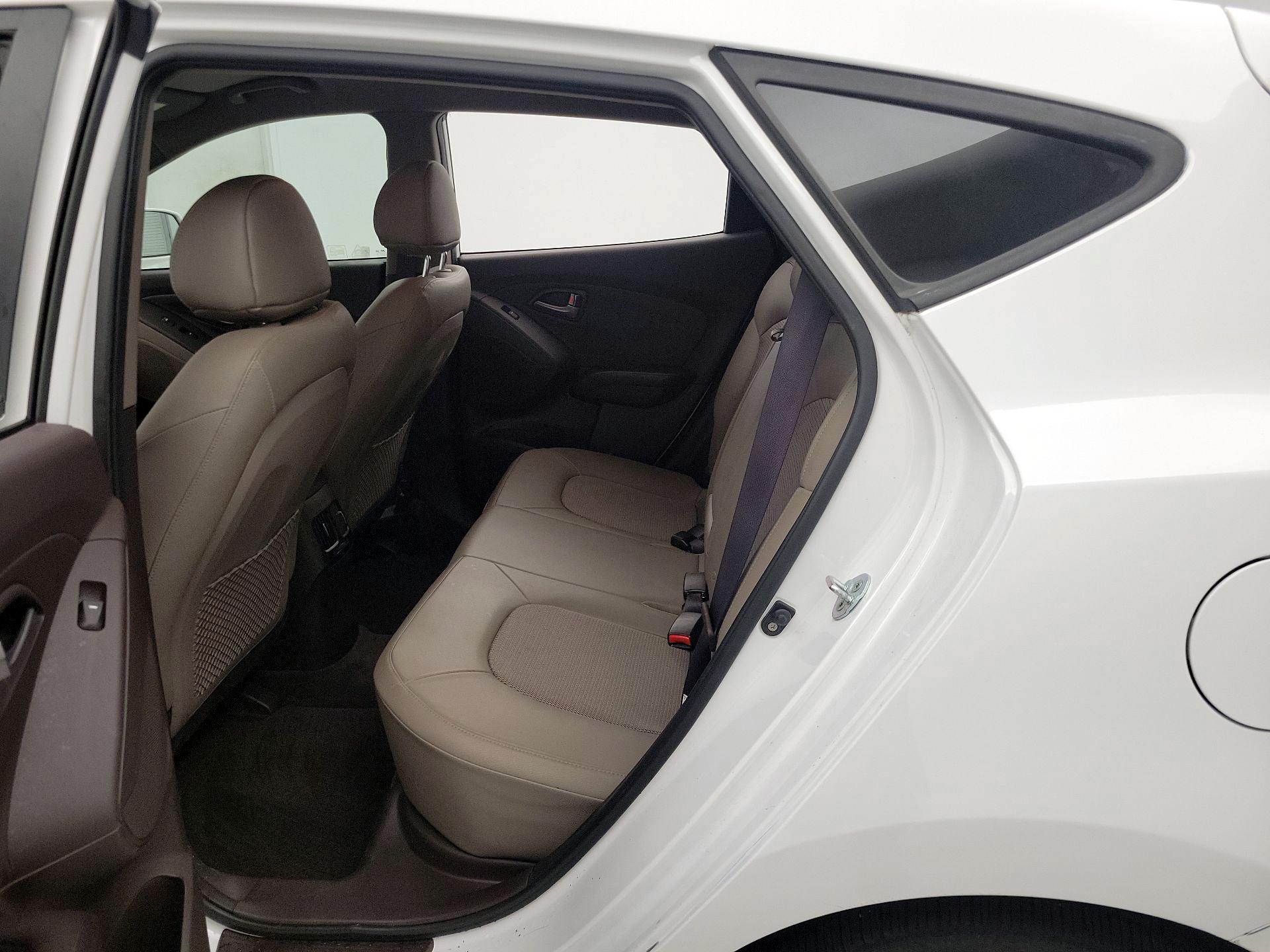 Thumbnail: 2015 Hyundai Tucson - 19