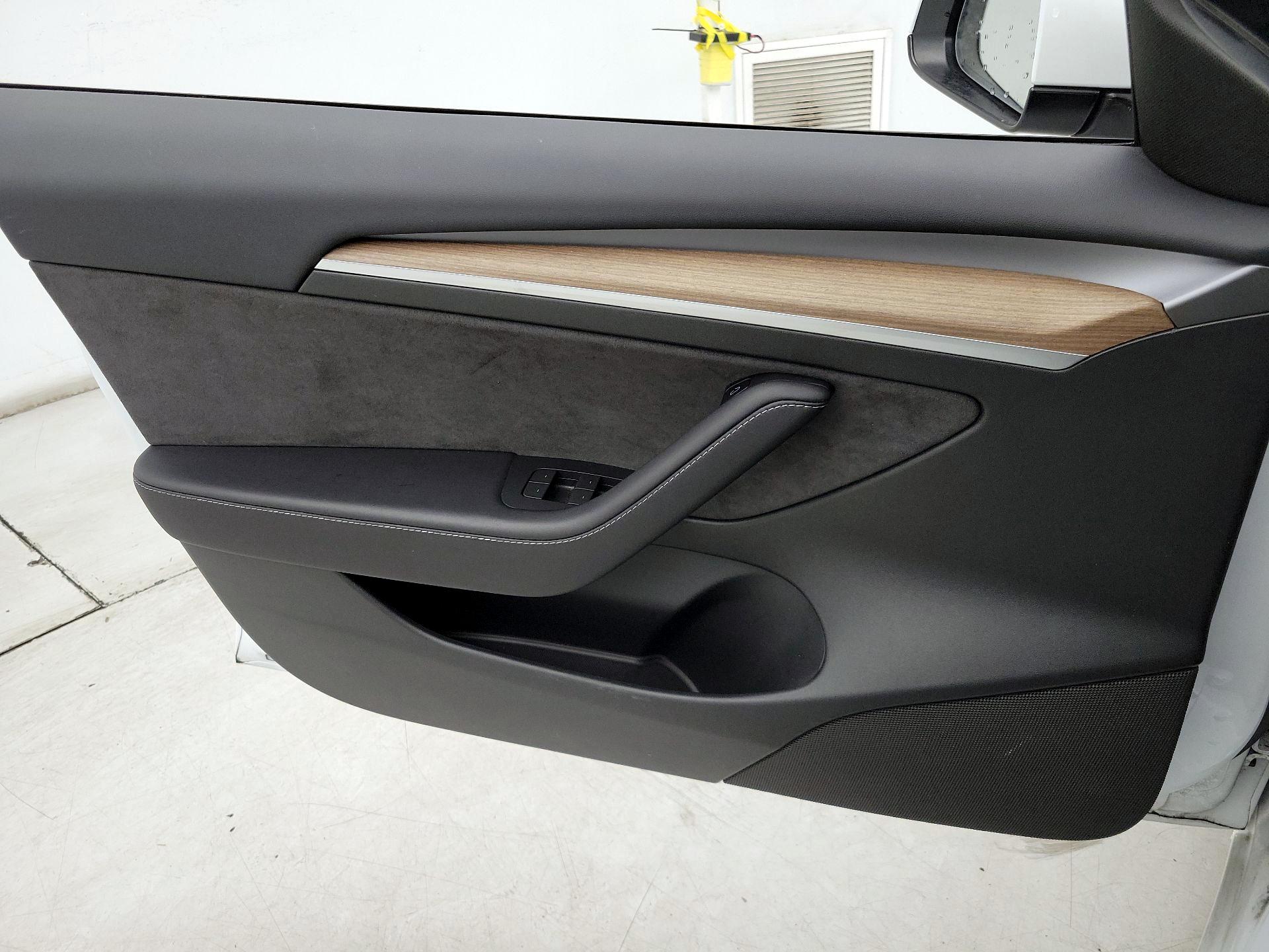 Thumbnail: 2023 Tesla Model 3 - 12
