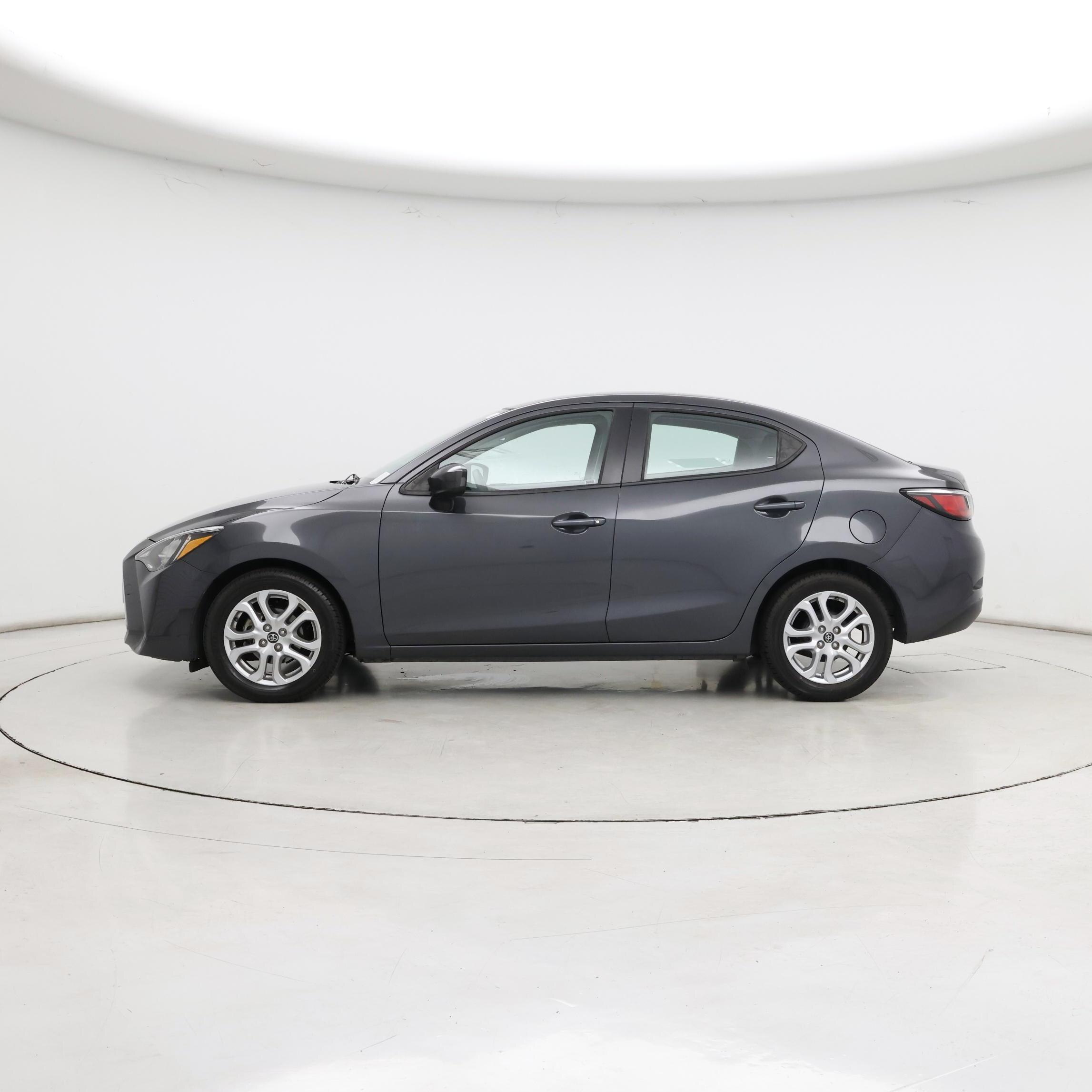 Thumbnail: 2017 Toyota Yaris iA - 3