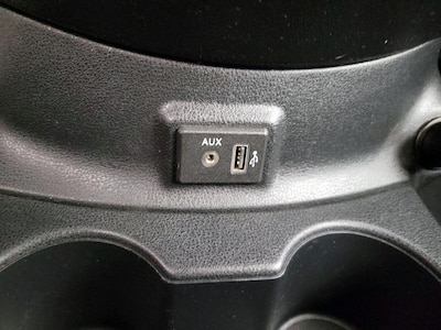 USB/AUX Ports