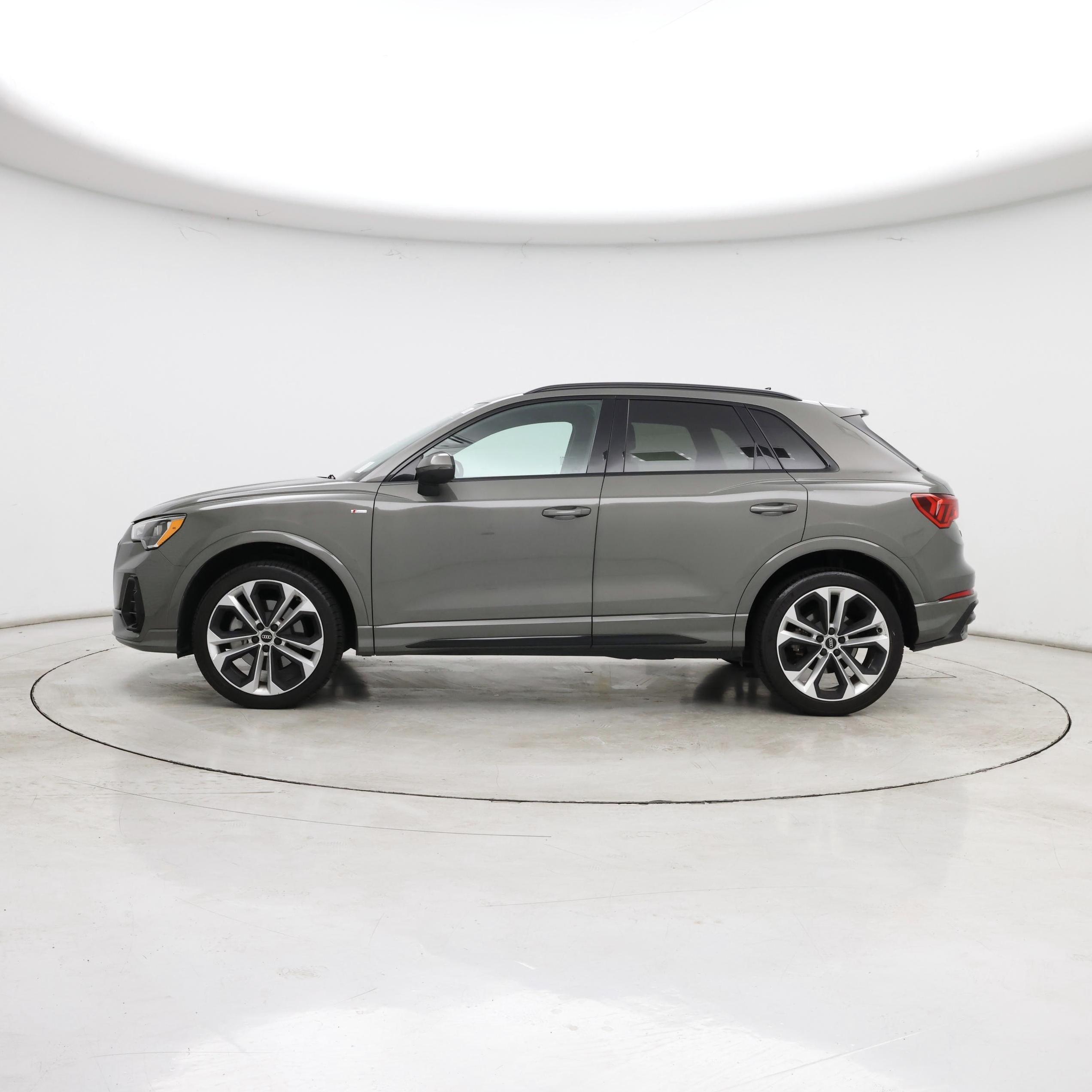 Thumbnail: 2021 Audi Q3 - 3