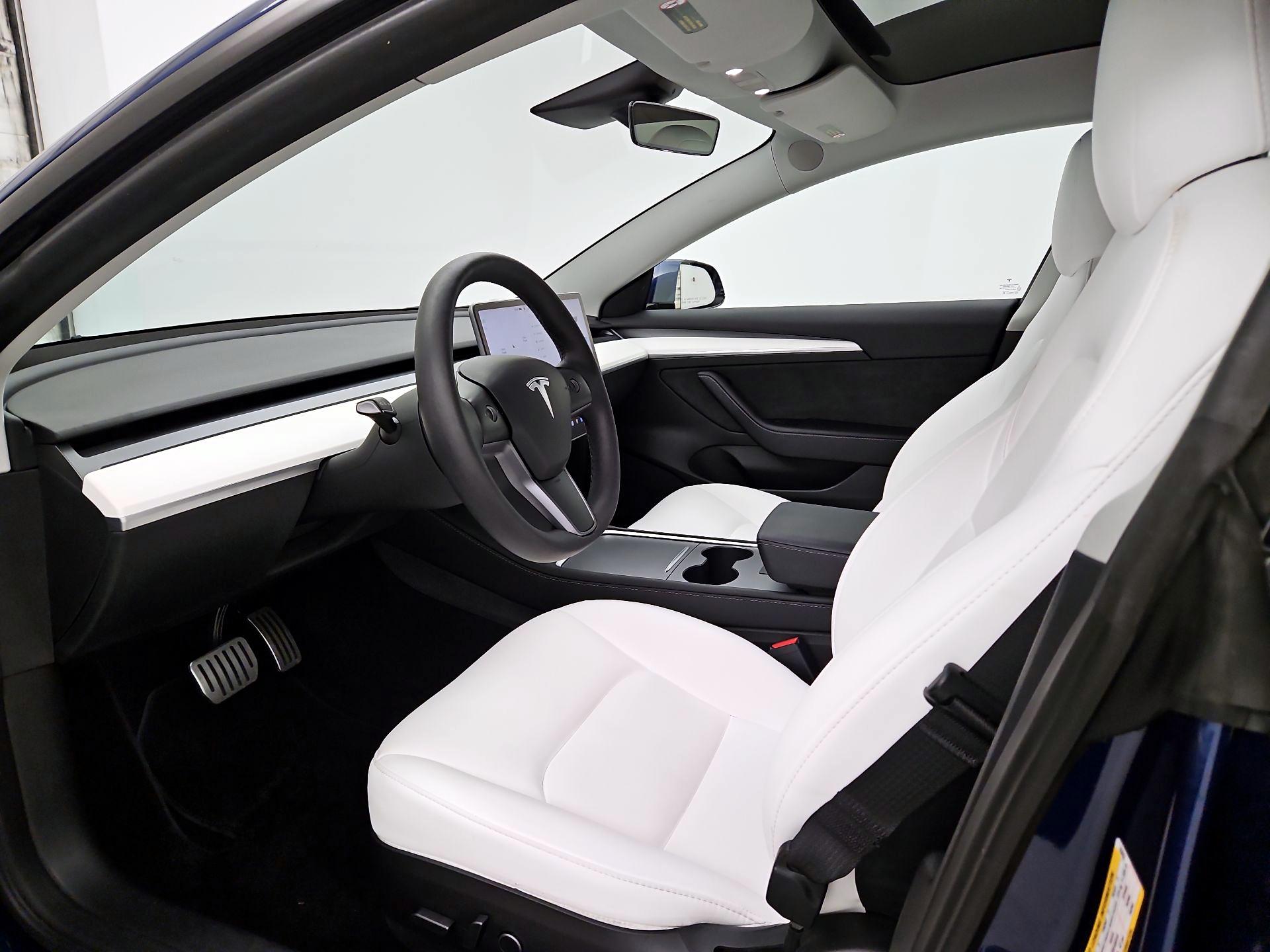 Thumbnail: 2022 Tesla Model 3 - 11