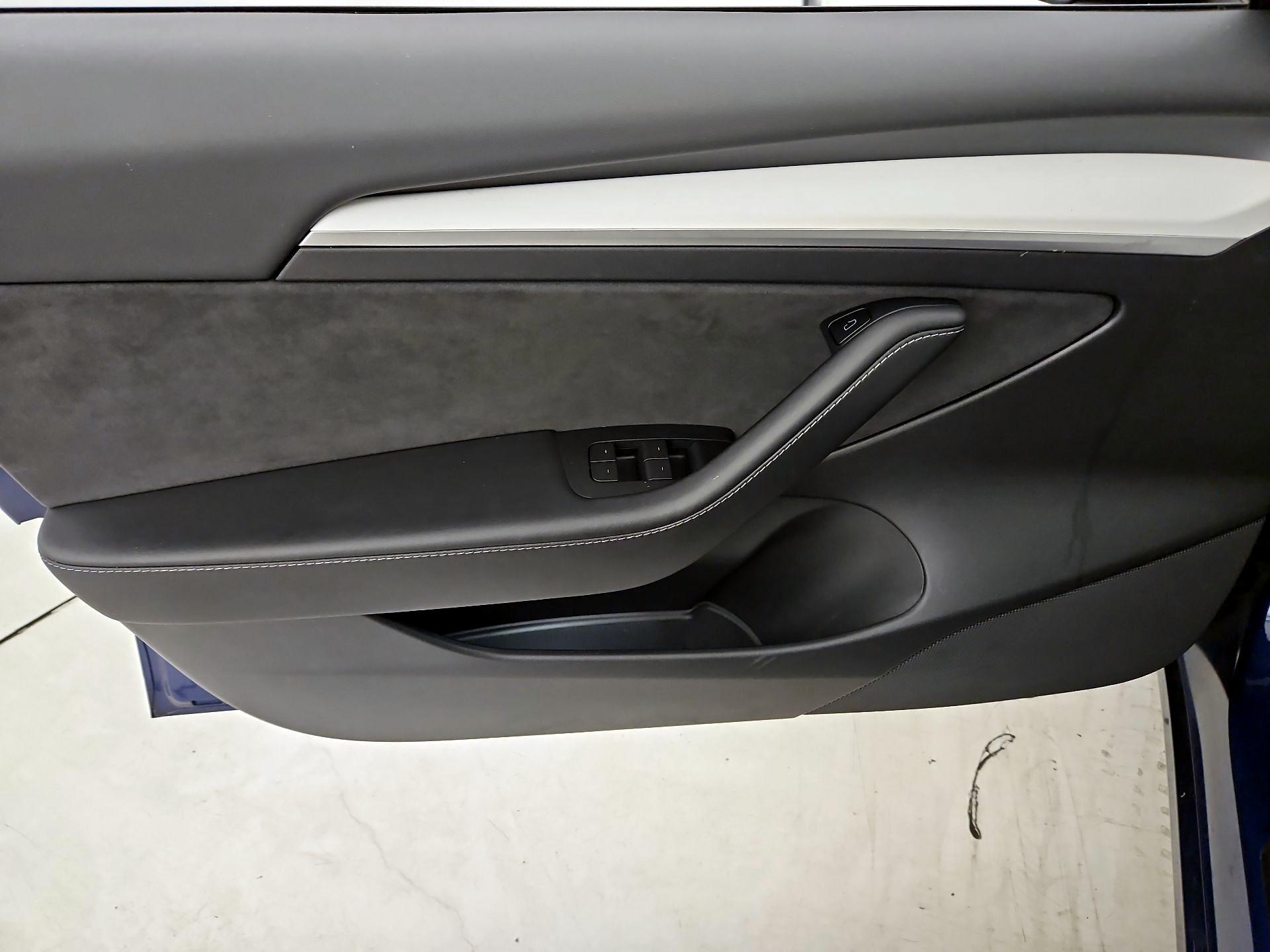Thumbnail: 2022 Tesla Model 3 - 12