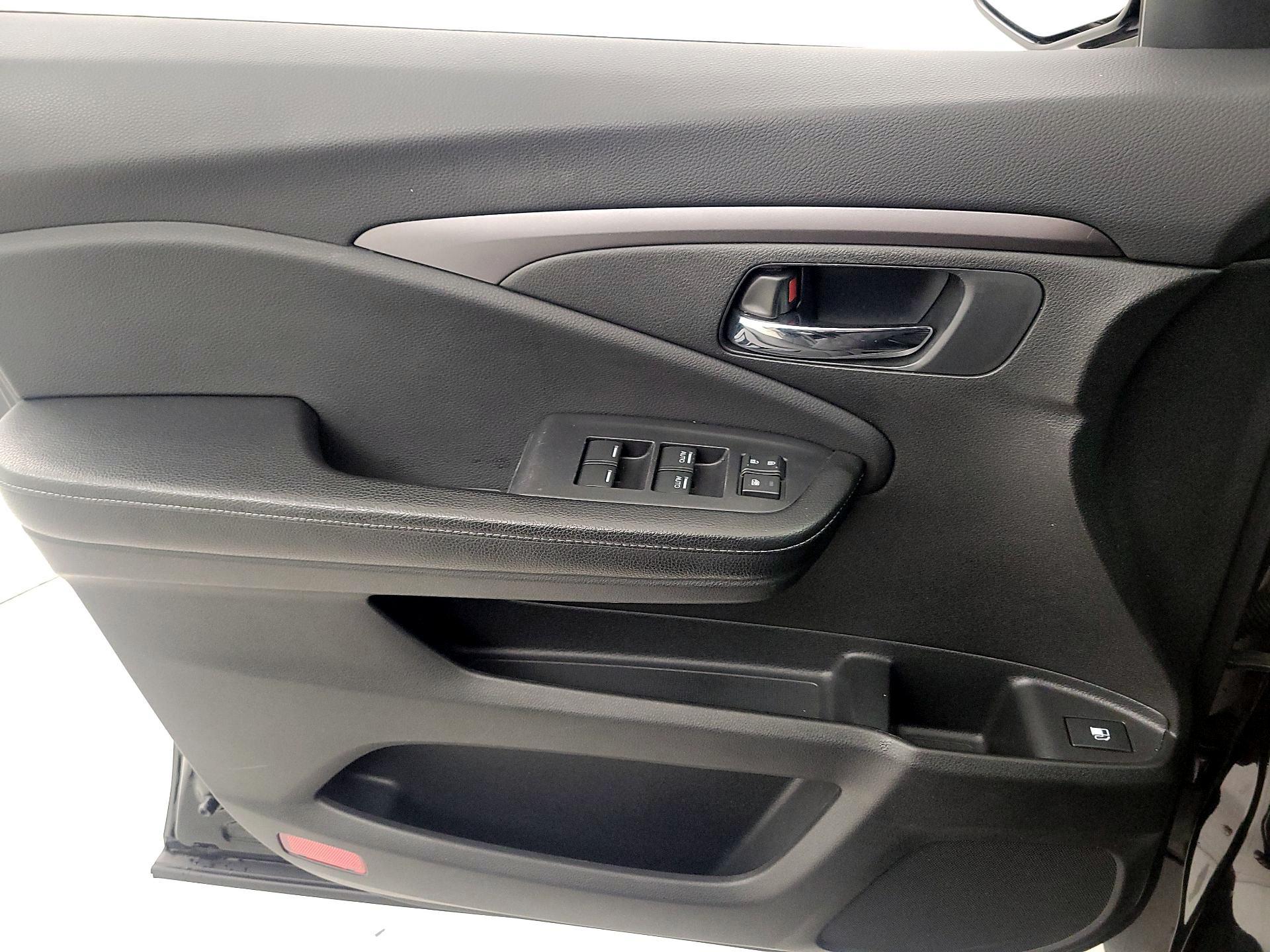 Thumbnail: 2017 Honda Ridgeline - 12