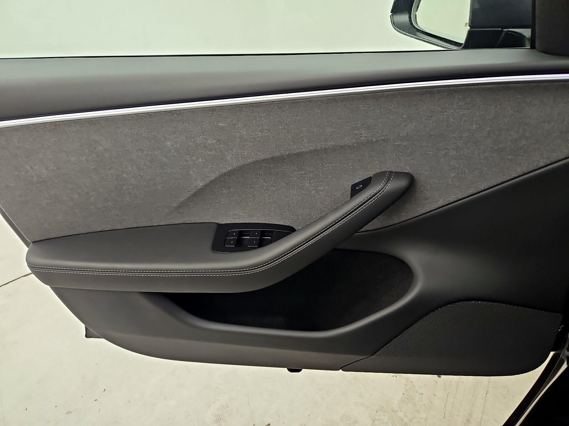 Thumbnail: 2025 Tesla Model 3 - 12
