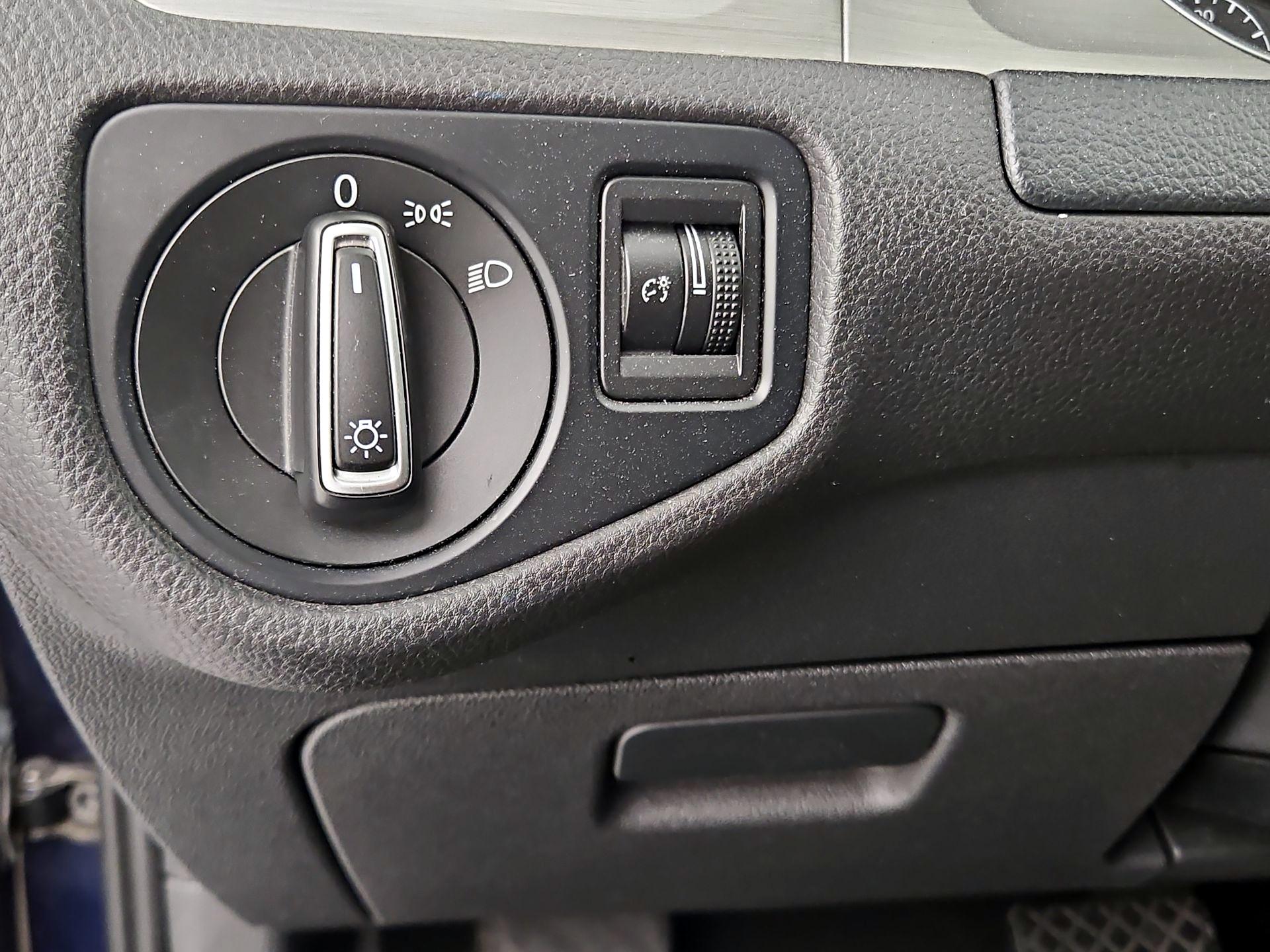 Thumbnail: 2015 Volkswagen Golf - 13
