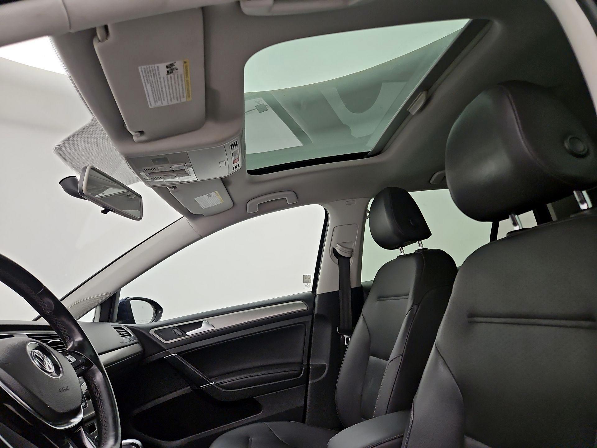 Thumbnail: 2015 Volkswagen Golf - 18
