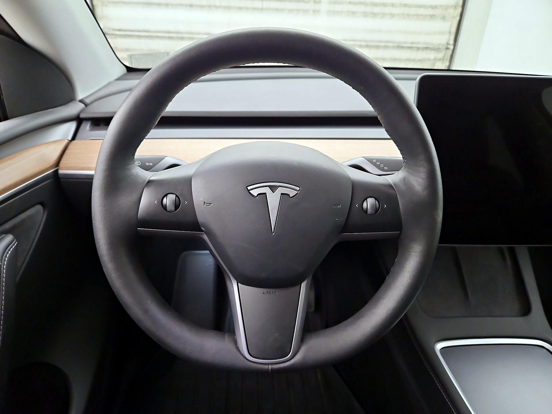 Thumbnail: 2023 Tesla Model Y - 10