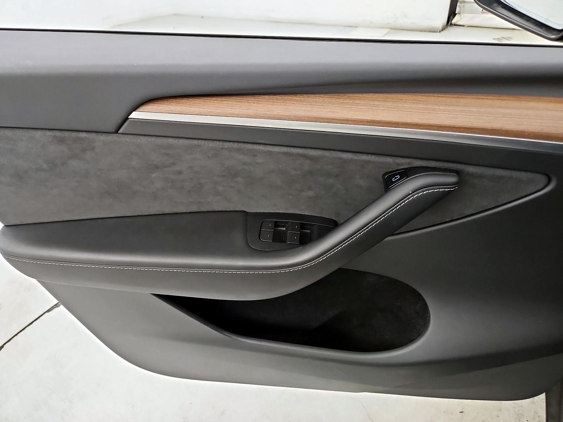 Thumbnail: 2023 Tesla Model Y - 12