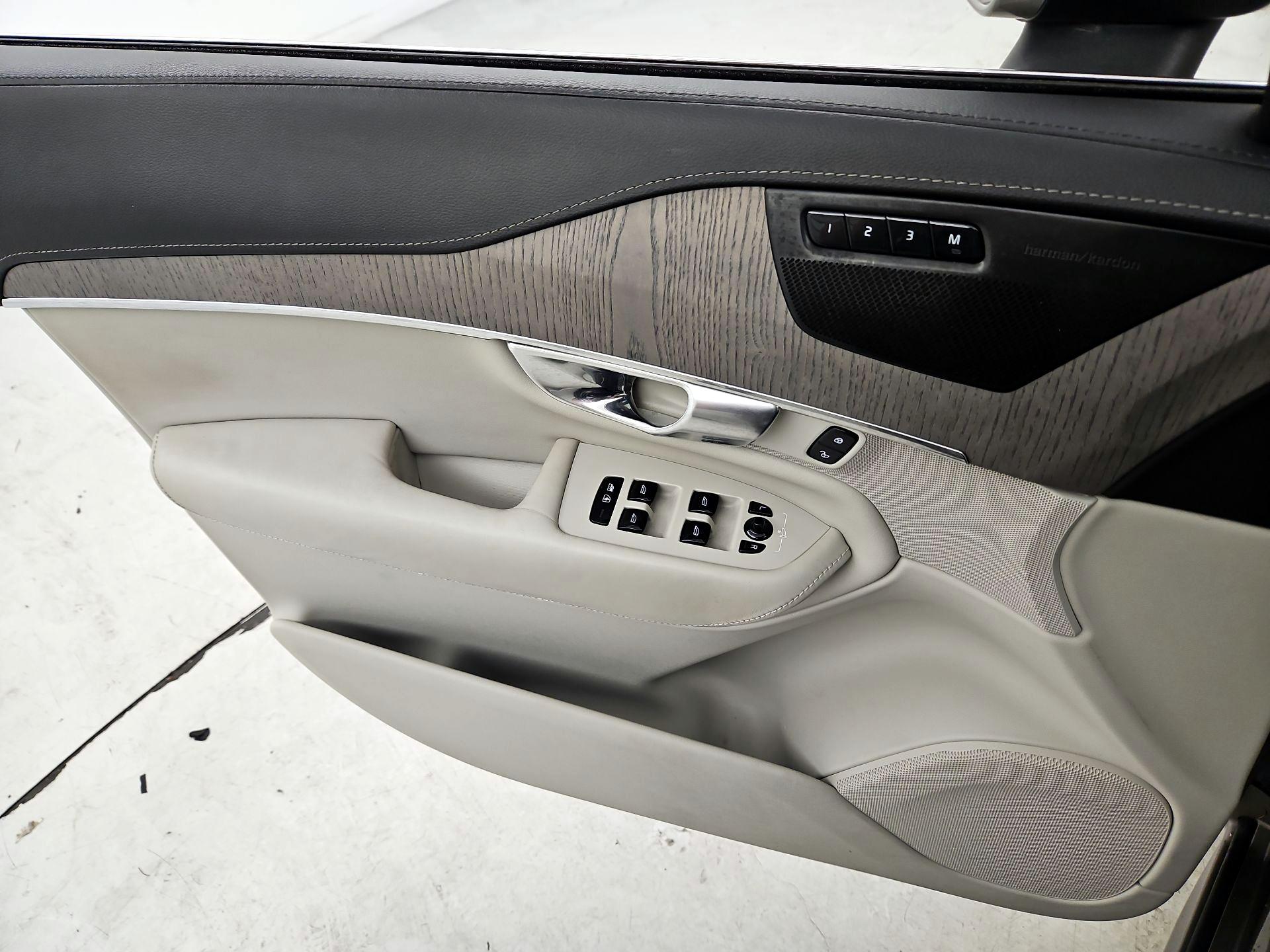 Thumbnail: 2020 Volvo XC90 - 12