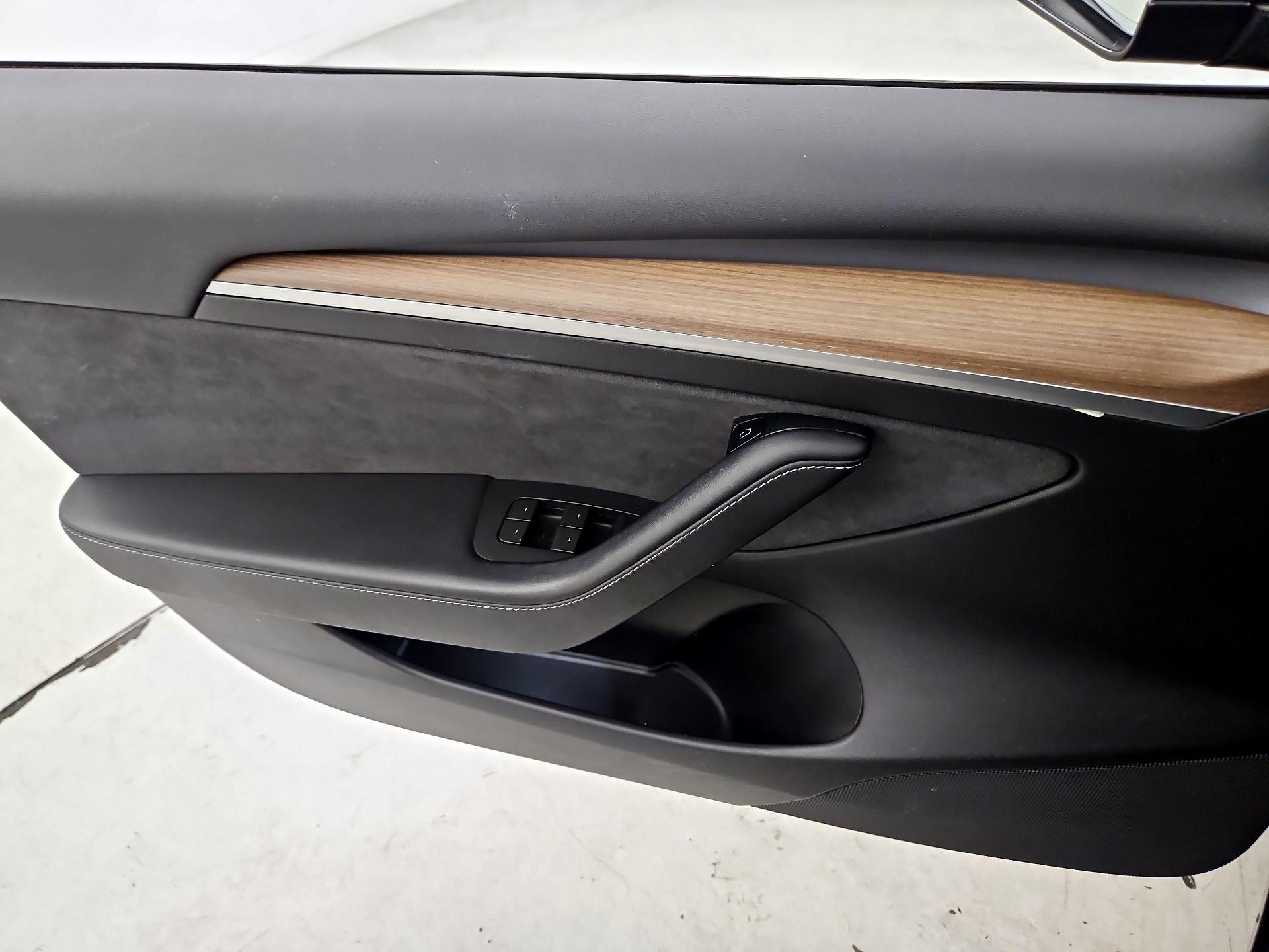 Thumbnail: 2022 Tesla Model 3 - 12
